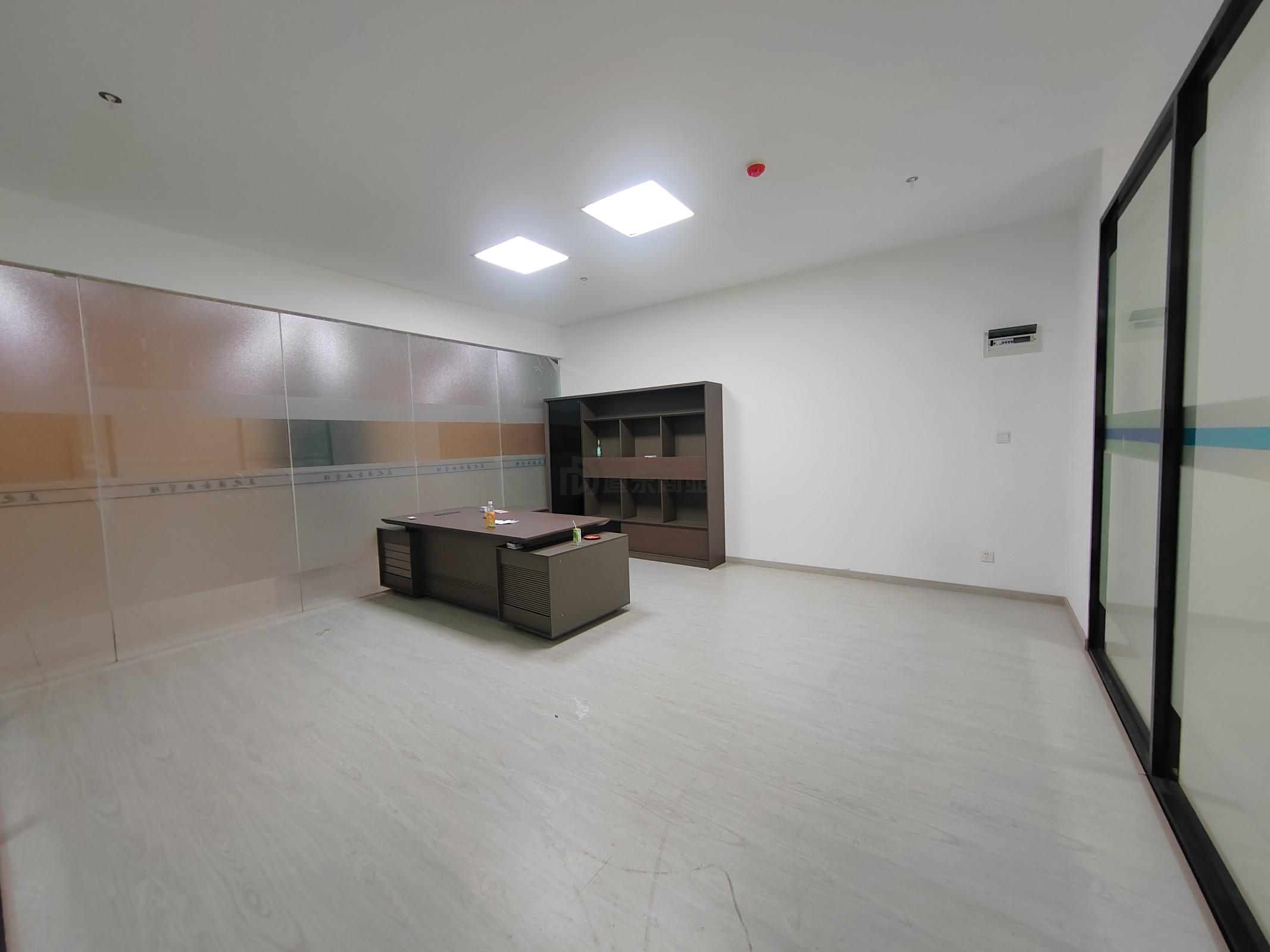 时代国际面积180平