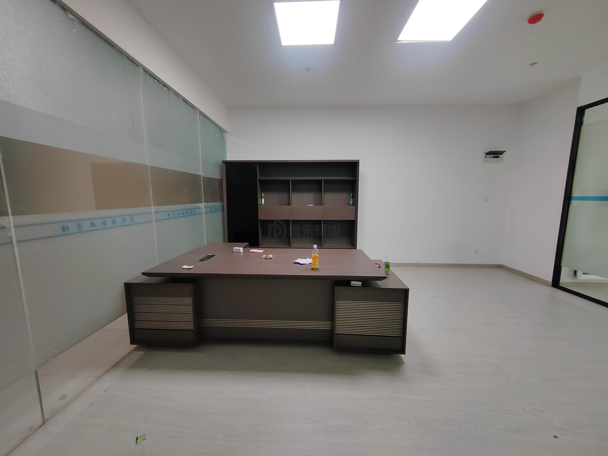 时代国际面积180平