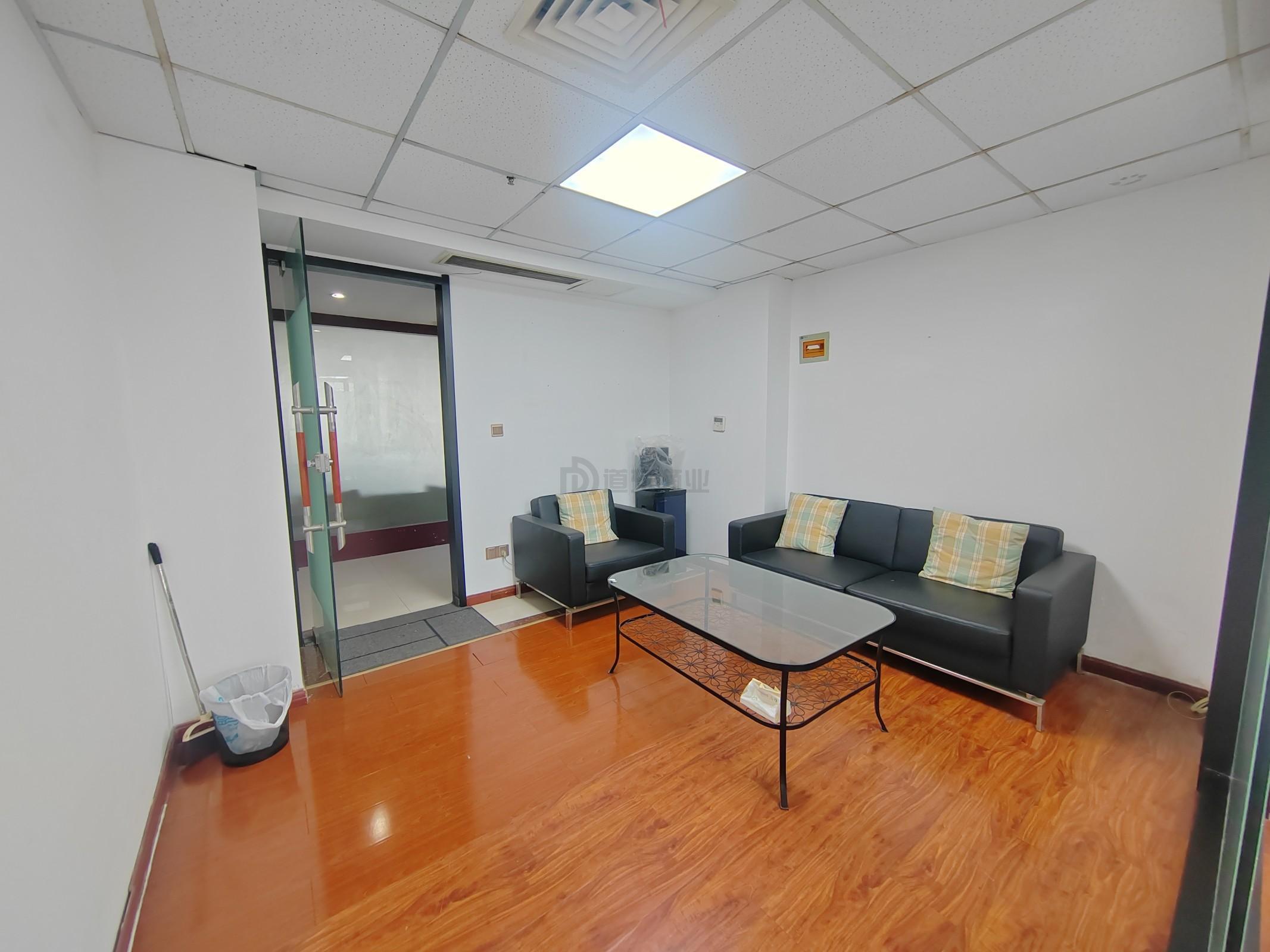 新区哥伦布广场面积37平