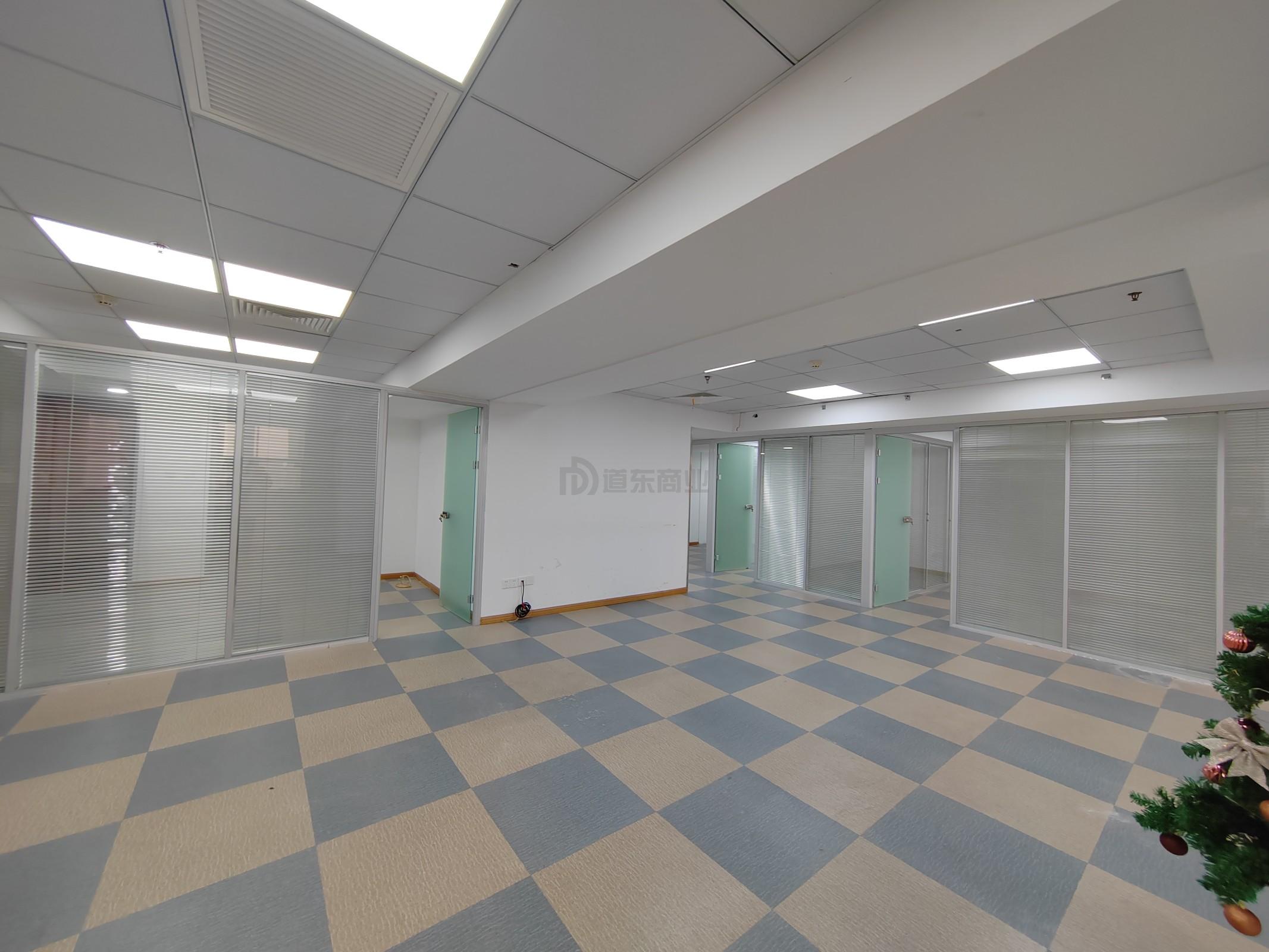 大东方广场面积182平