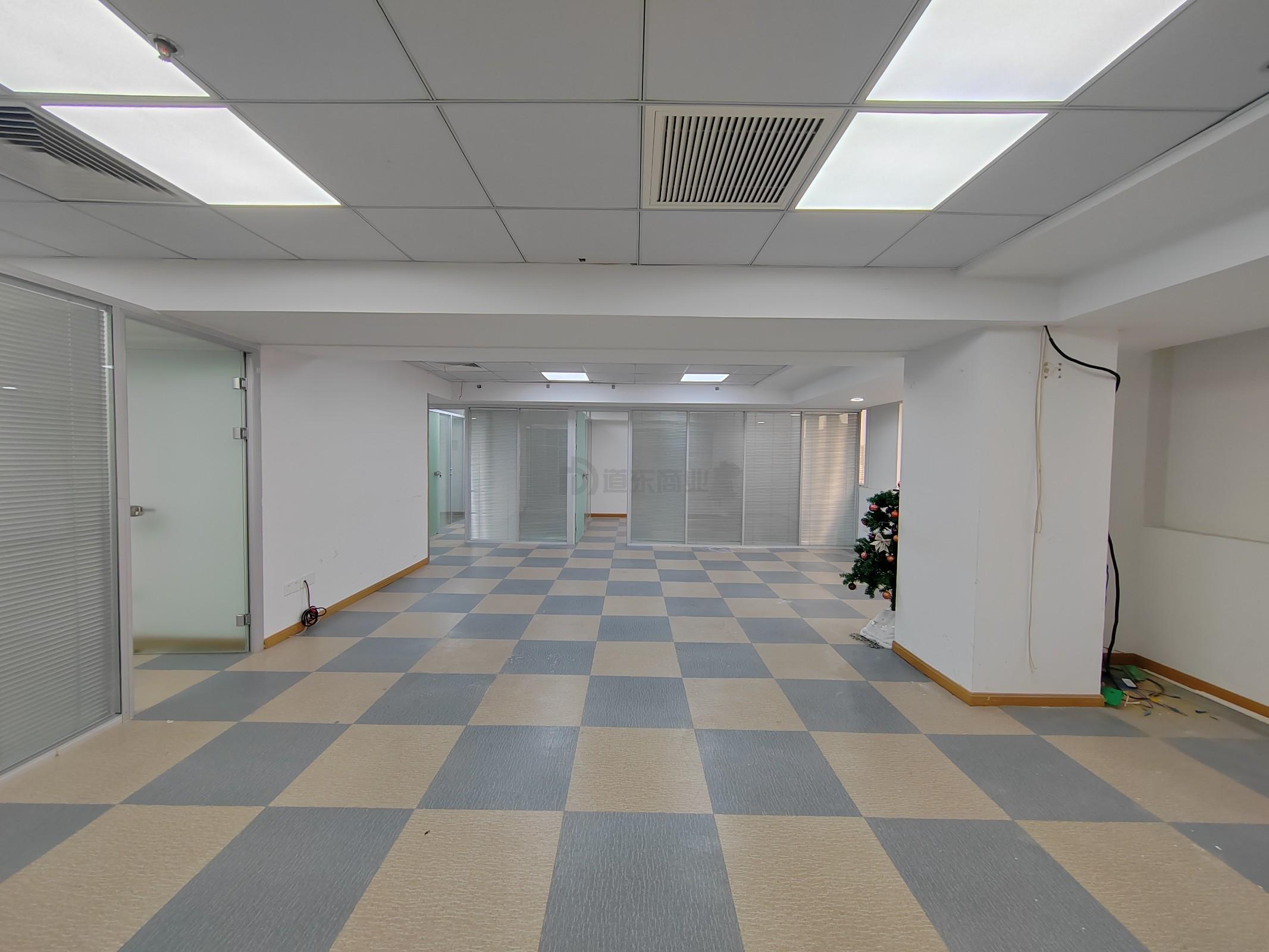 大东方广场面积182平