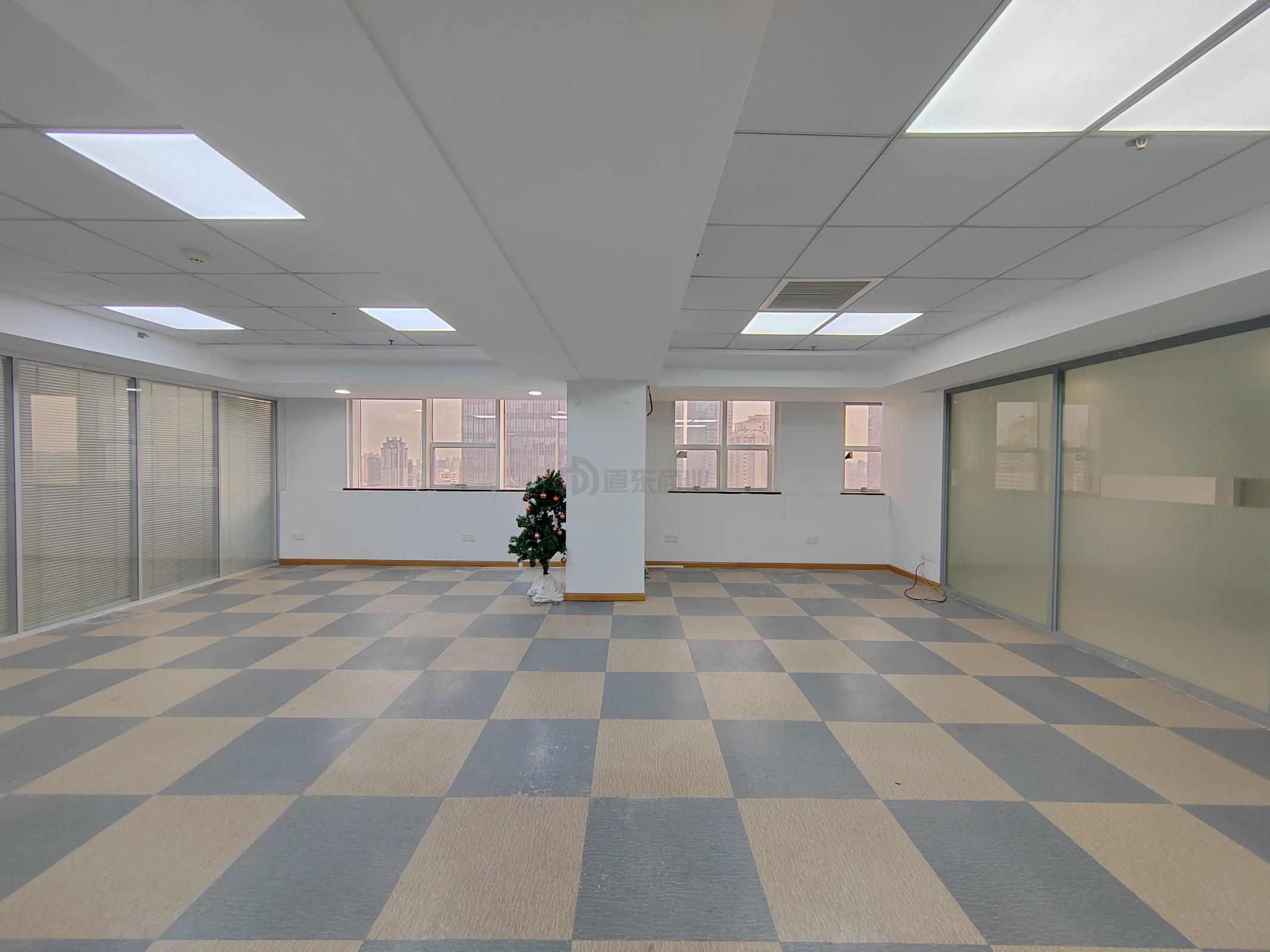 大东方广场面积182平