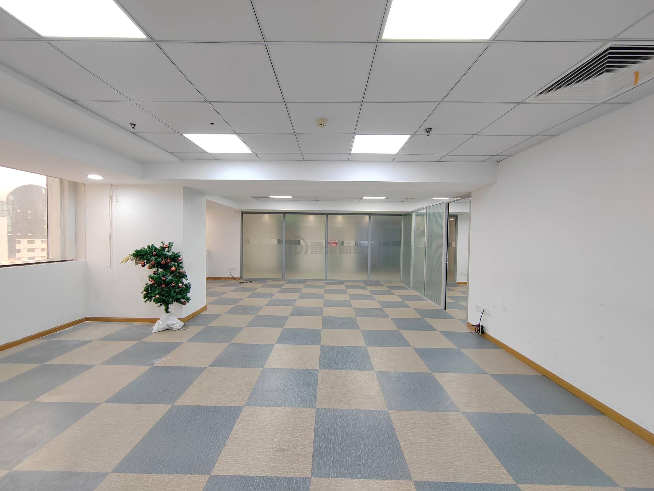 大东方广场面积182平