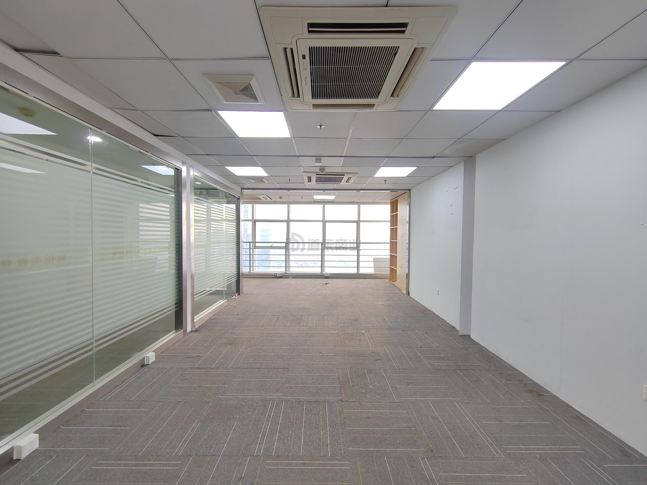 财富大厦面积276平