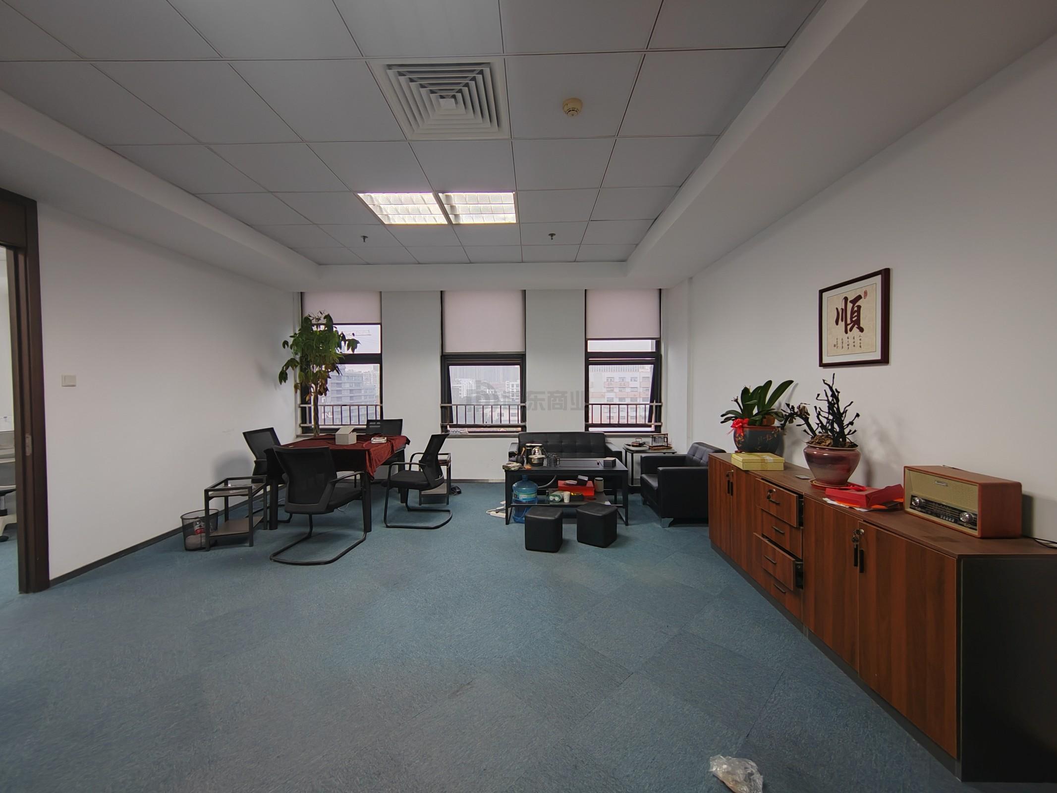 科闻大厦面积135平