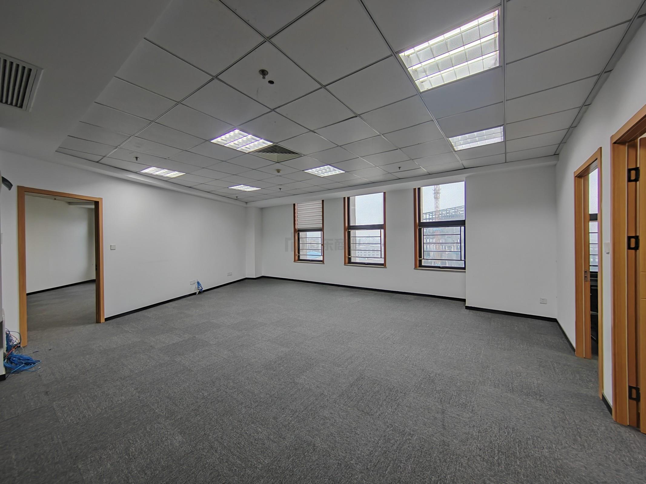 科闻大厦216平米办公室出租