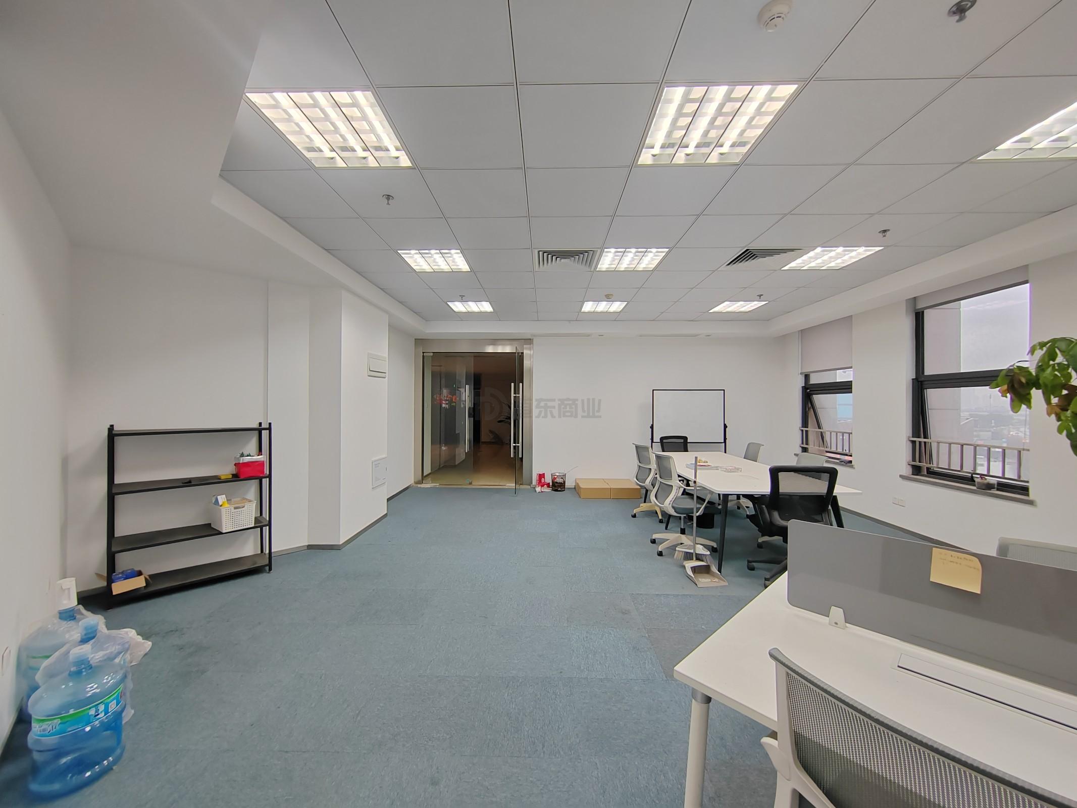 科闻大厦面积135平