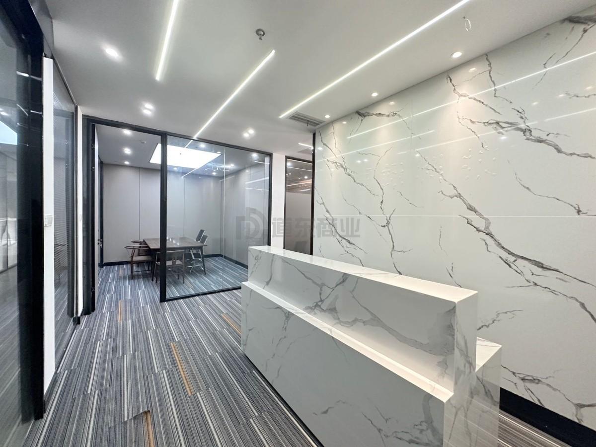 新中润大厦285平米办公室出租