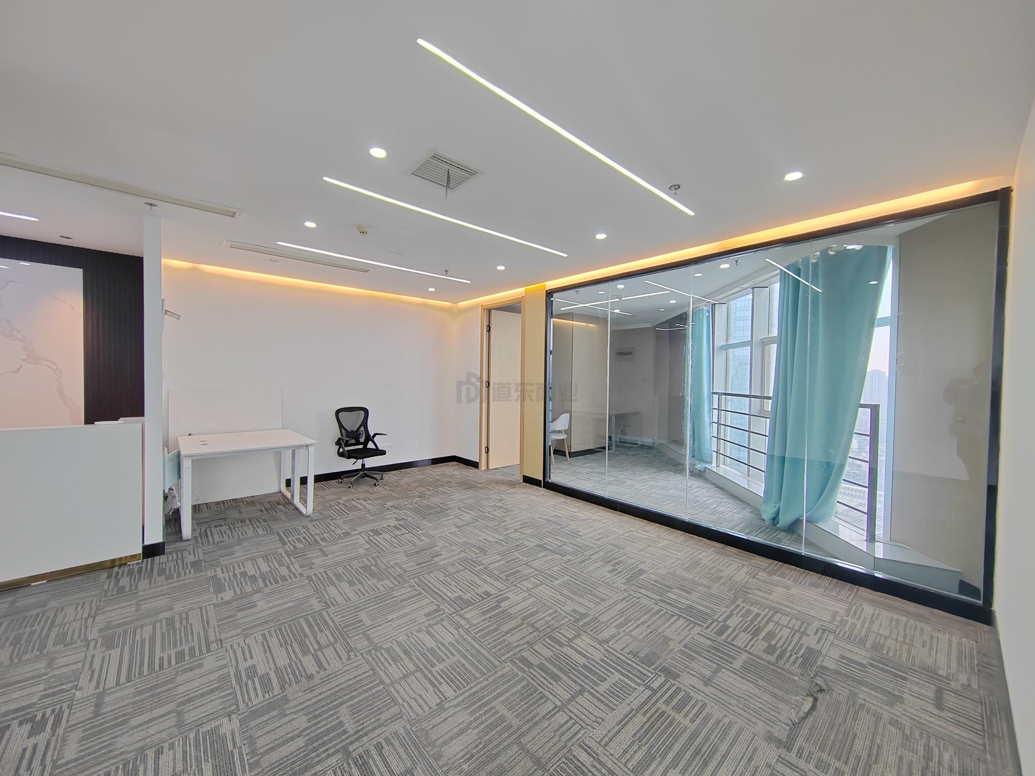 财富大厦面积148平