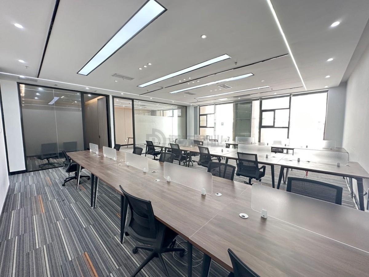 新中润大厦面积285平