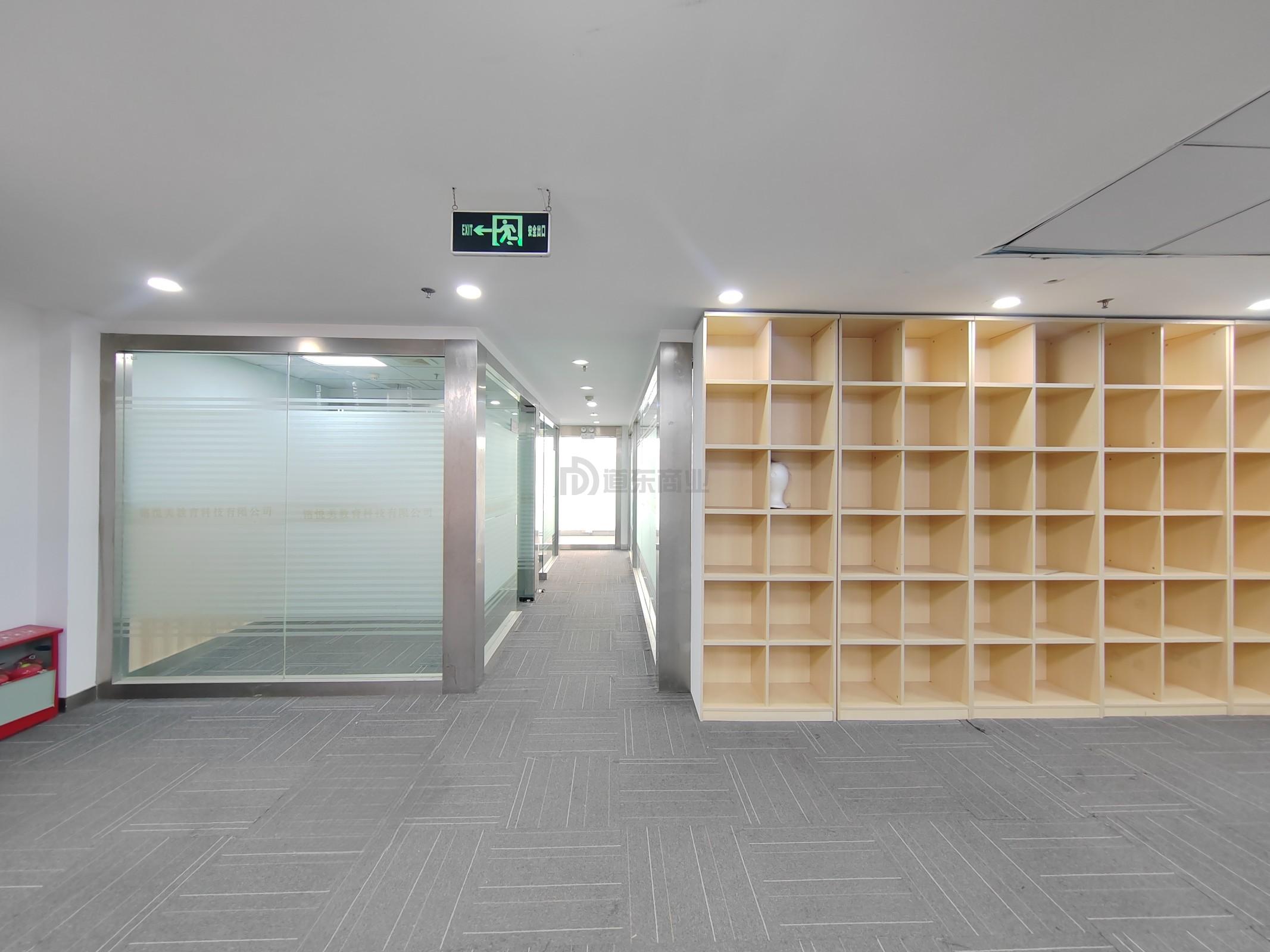 财富大厦面积276平