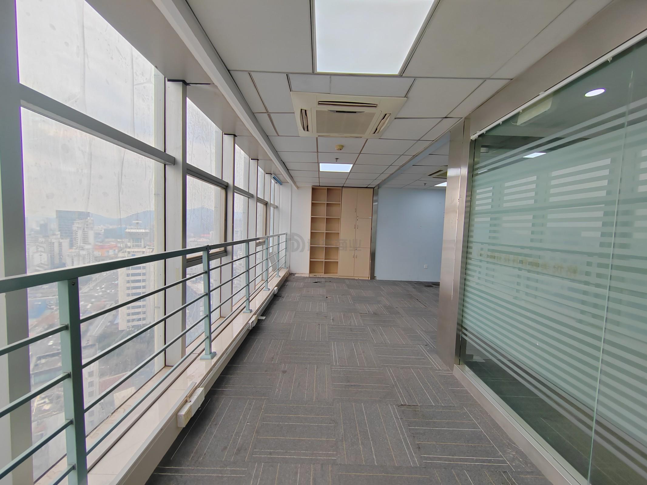 财富大厦面积276平