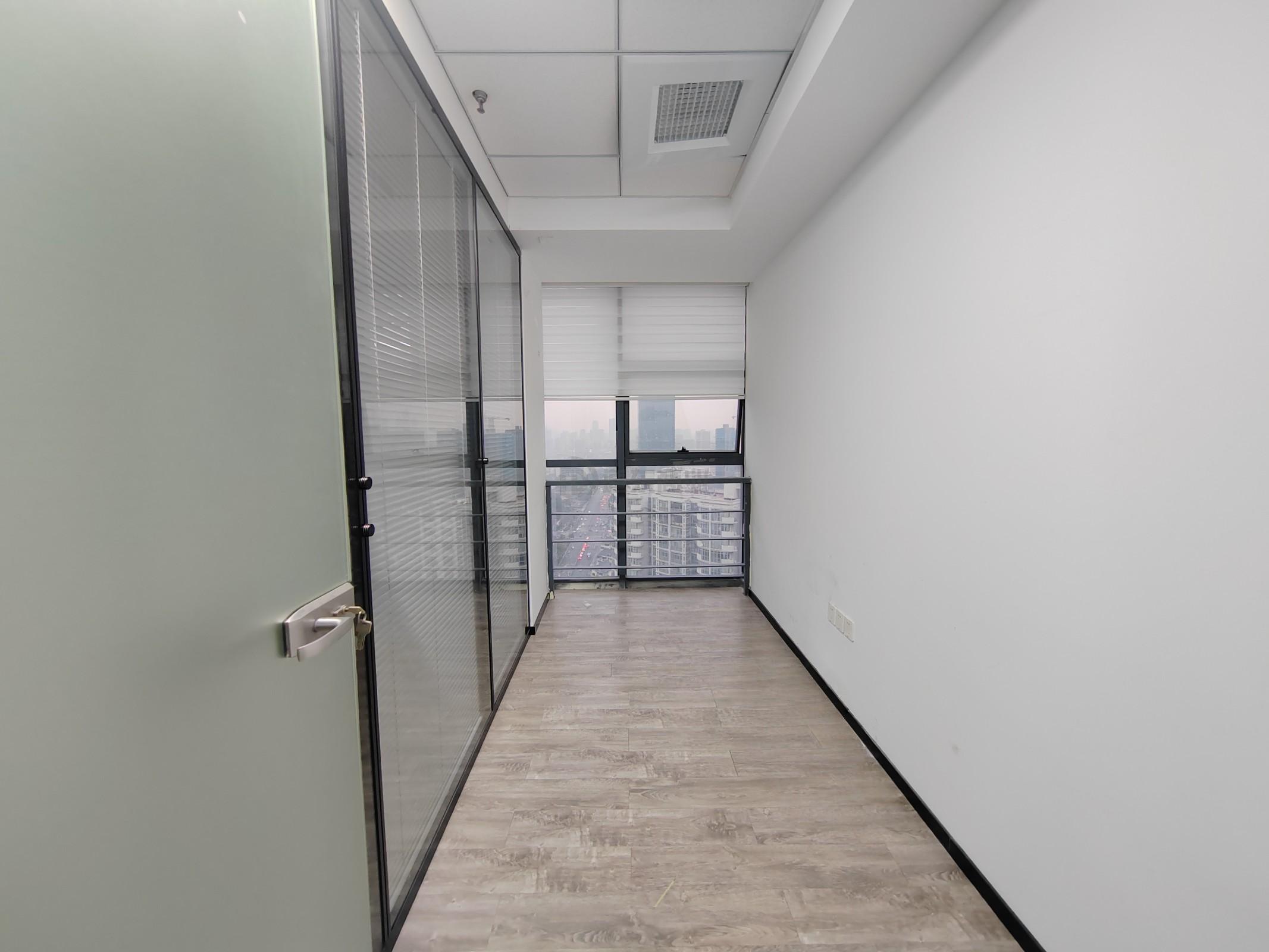 恒威大厦面积171平