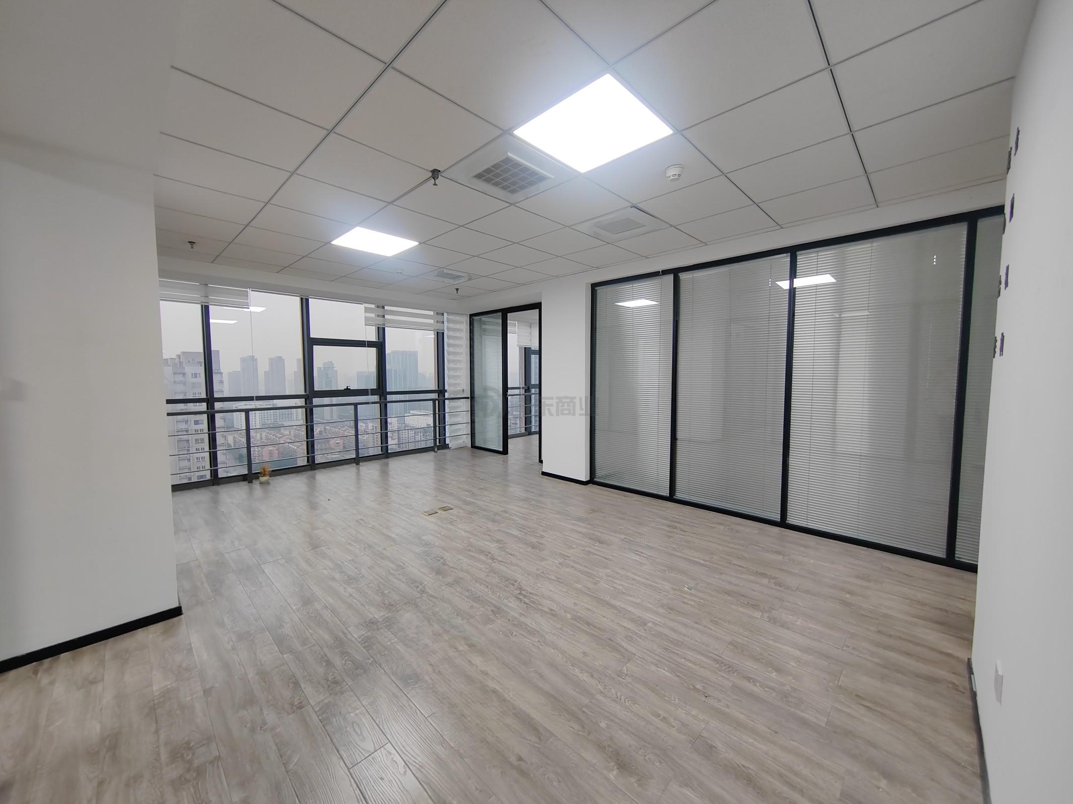 恒威大厦面积171平