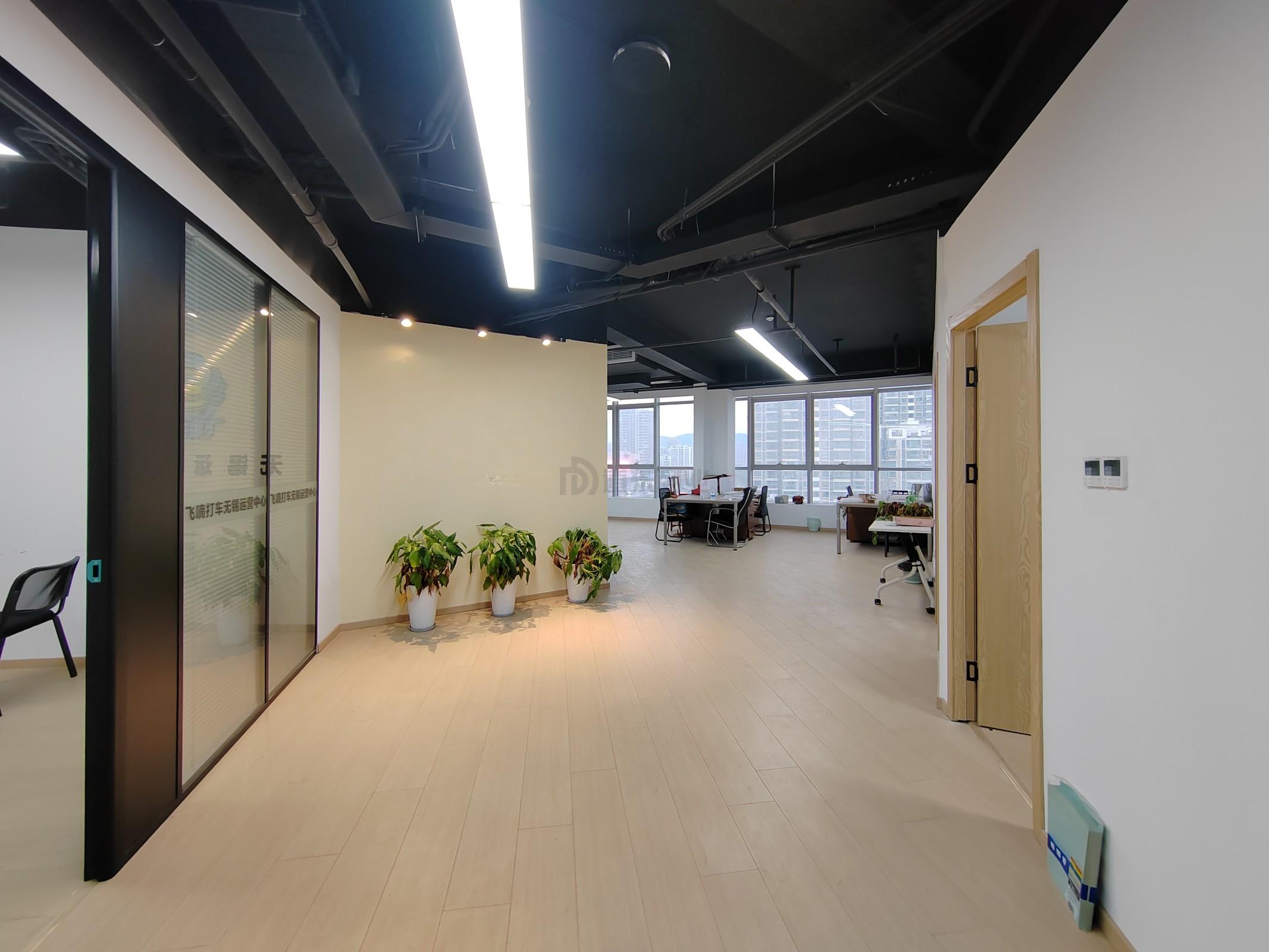 潜心数科大厦340平米办公室出租