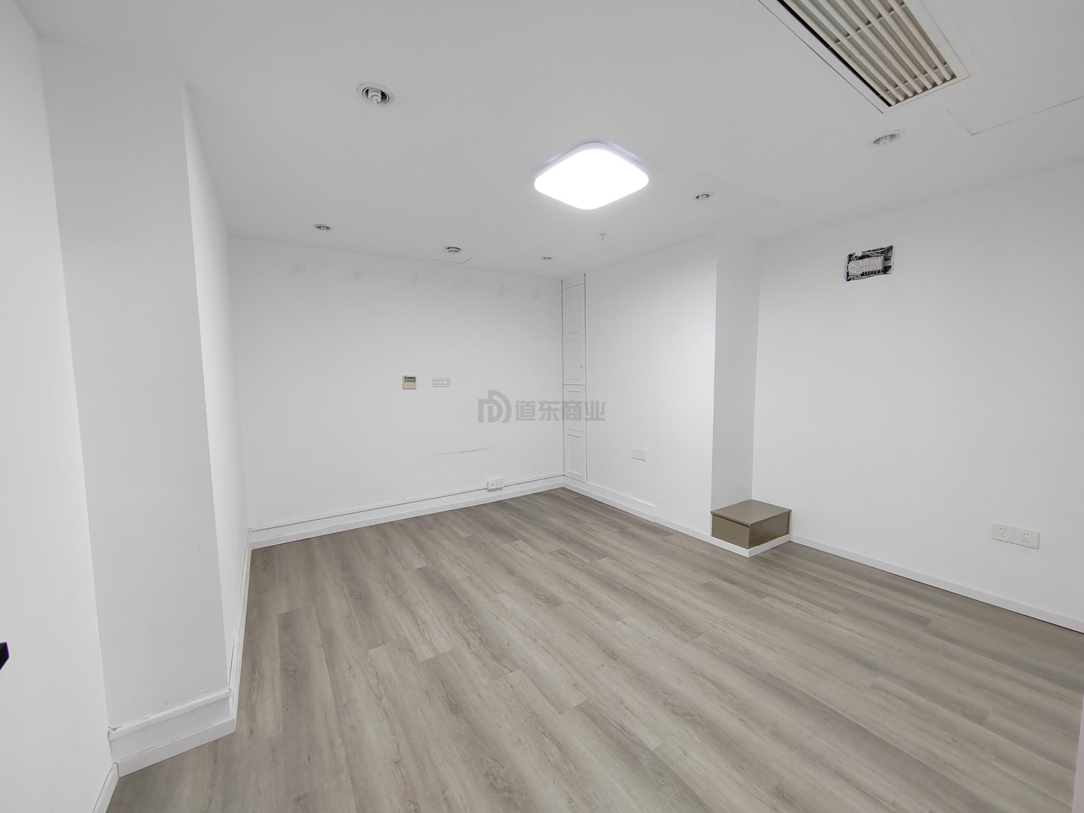 时代国际面积216平