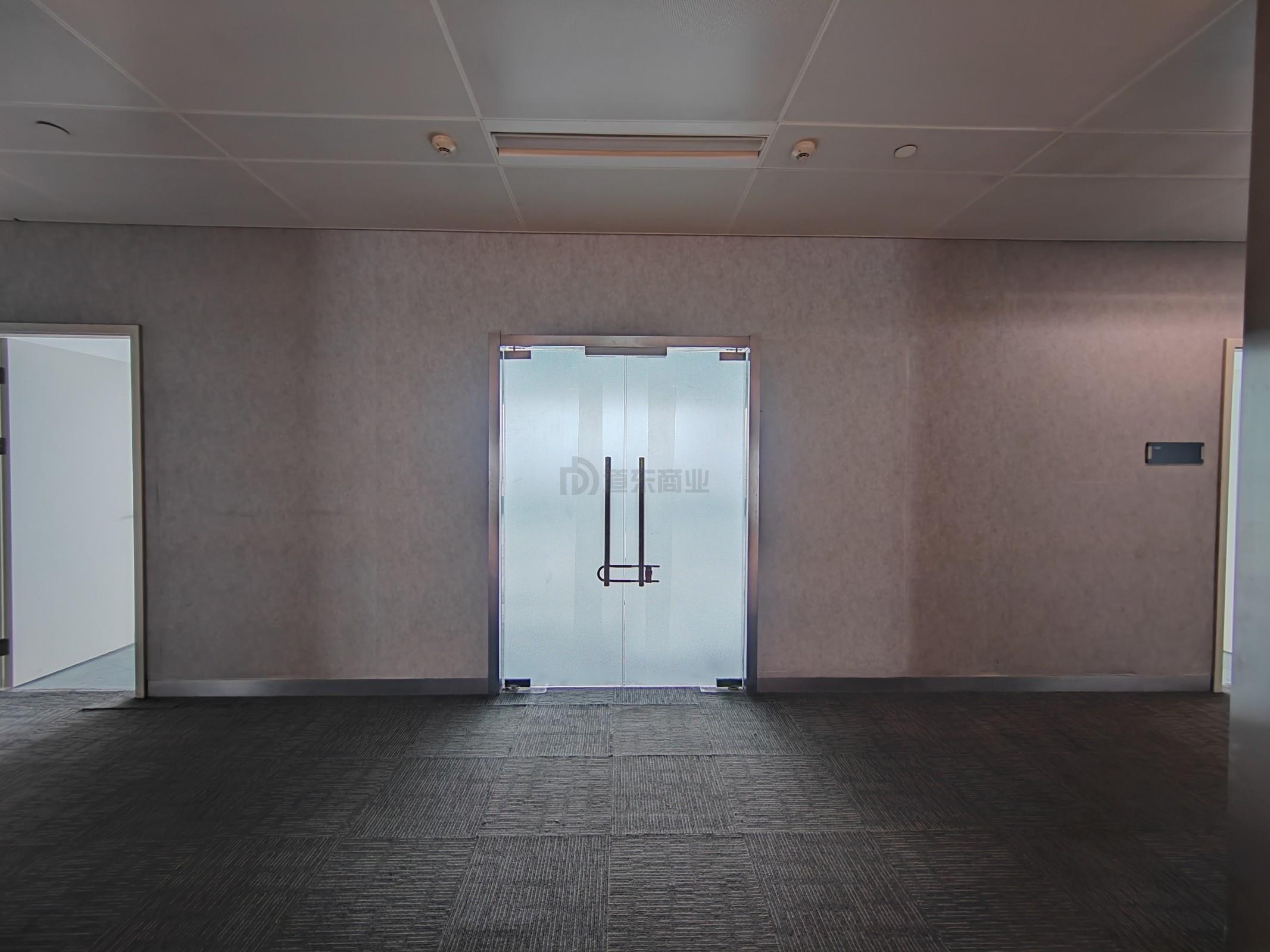 国金中心面积458平