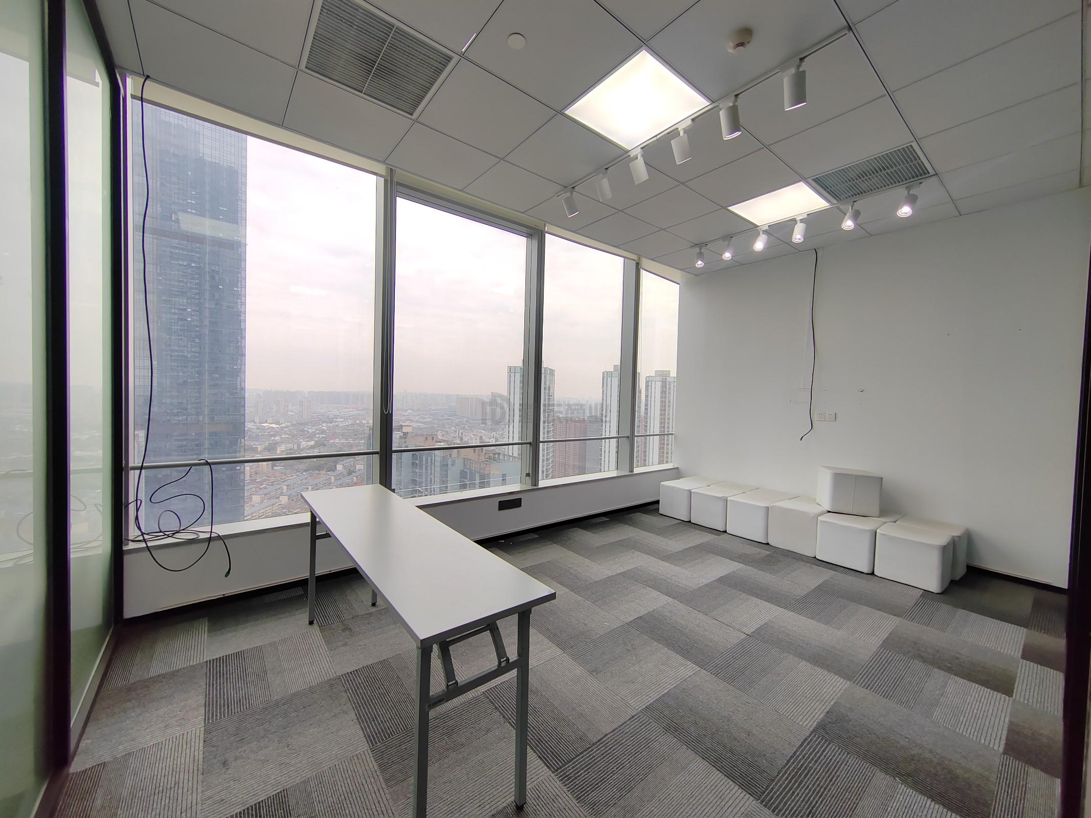 国金中心面积386平