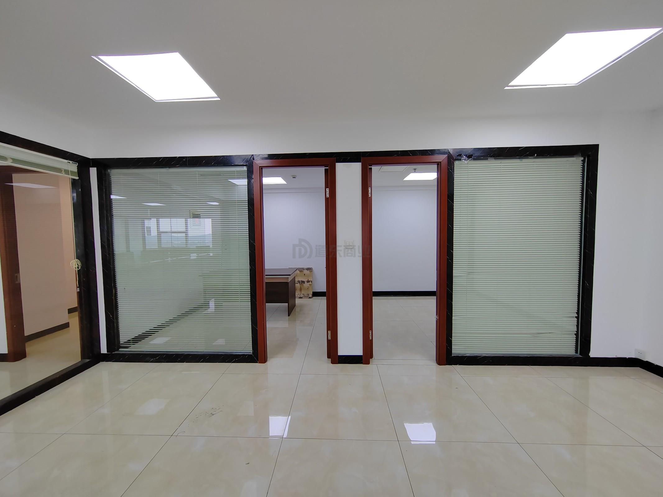 华仁逸景大厦面积353平