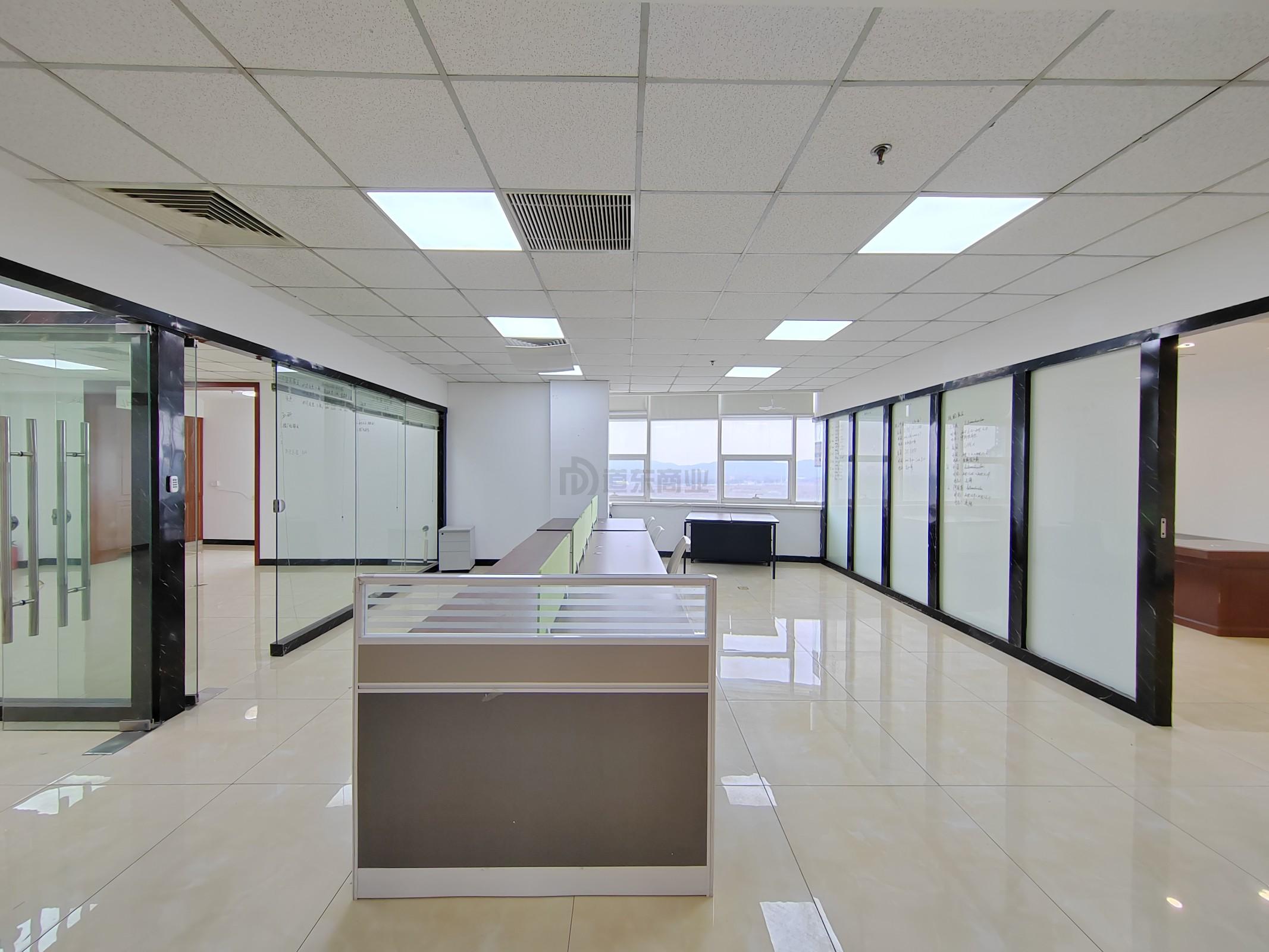 华仁逸景大厦面积353平