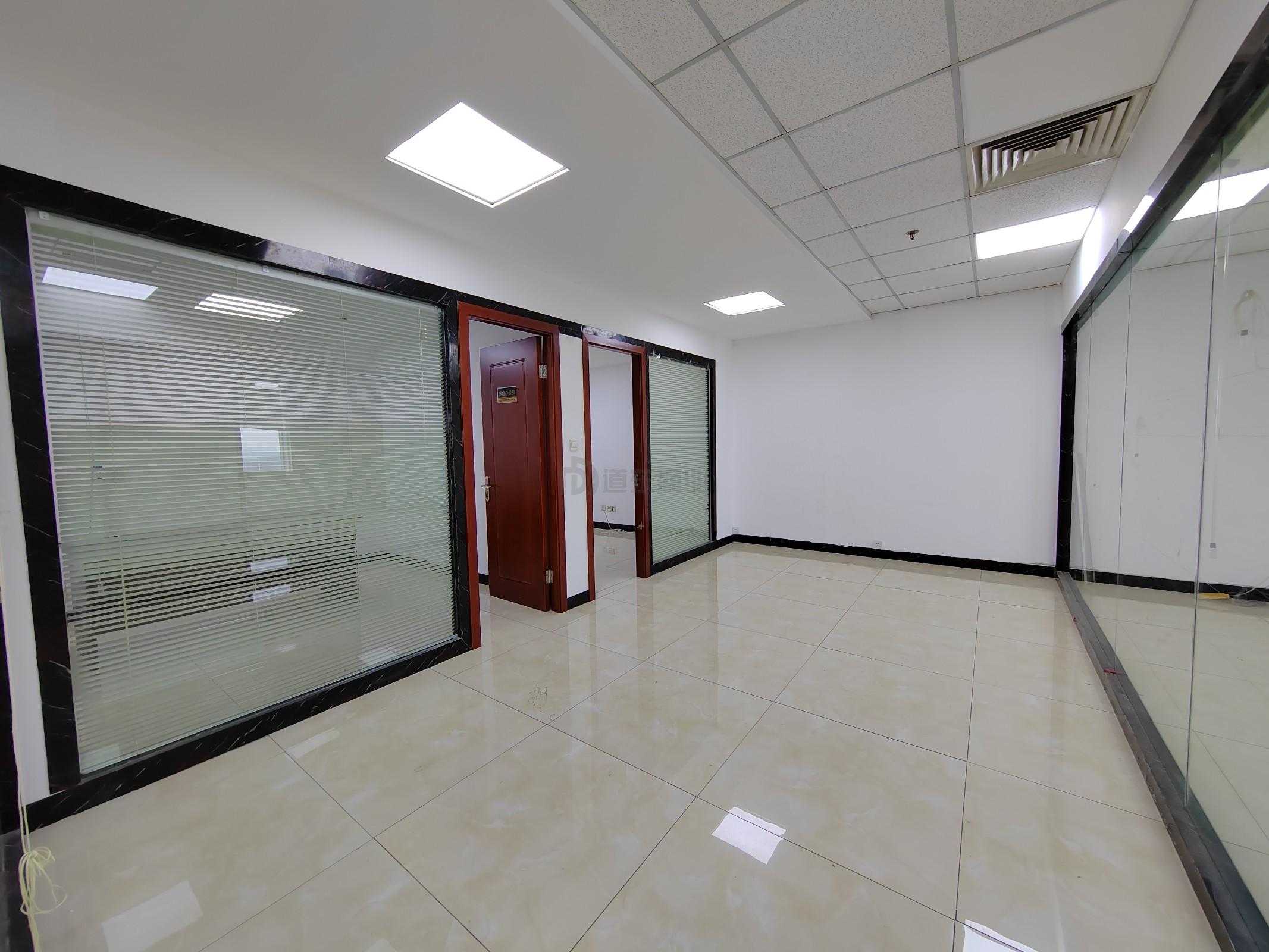 华仁逸景大厦面积353平