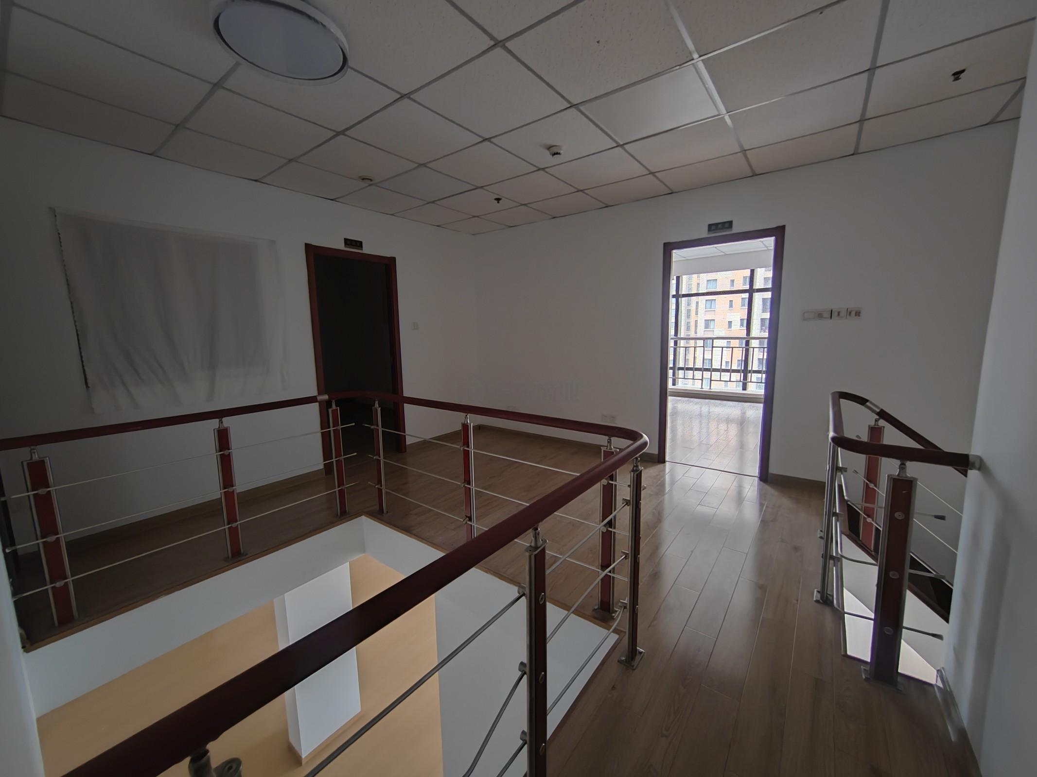 金源国际面积220平