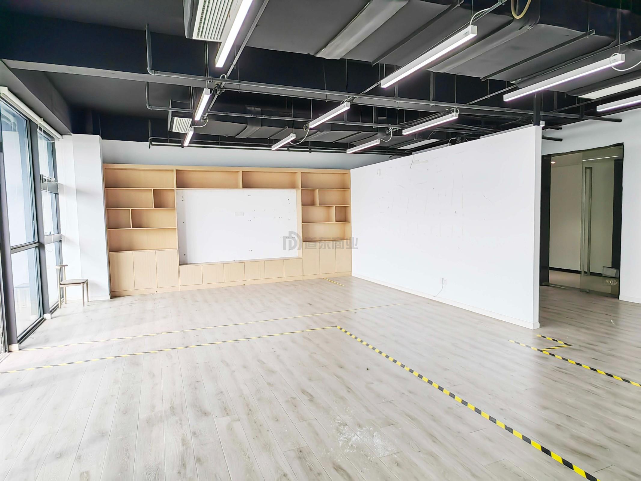 南山车联网小镇237平米办公室出租