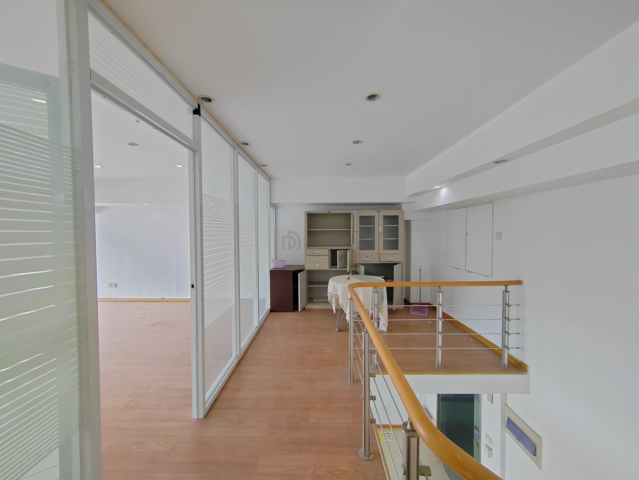 百脑汇科技大厦面积120平