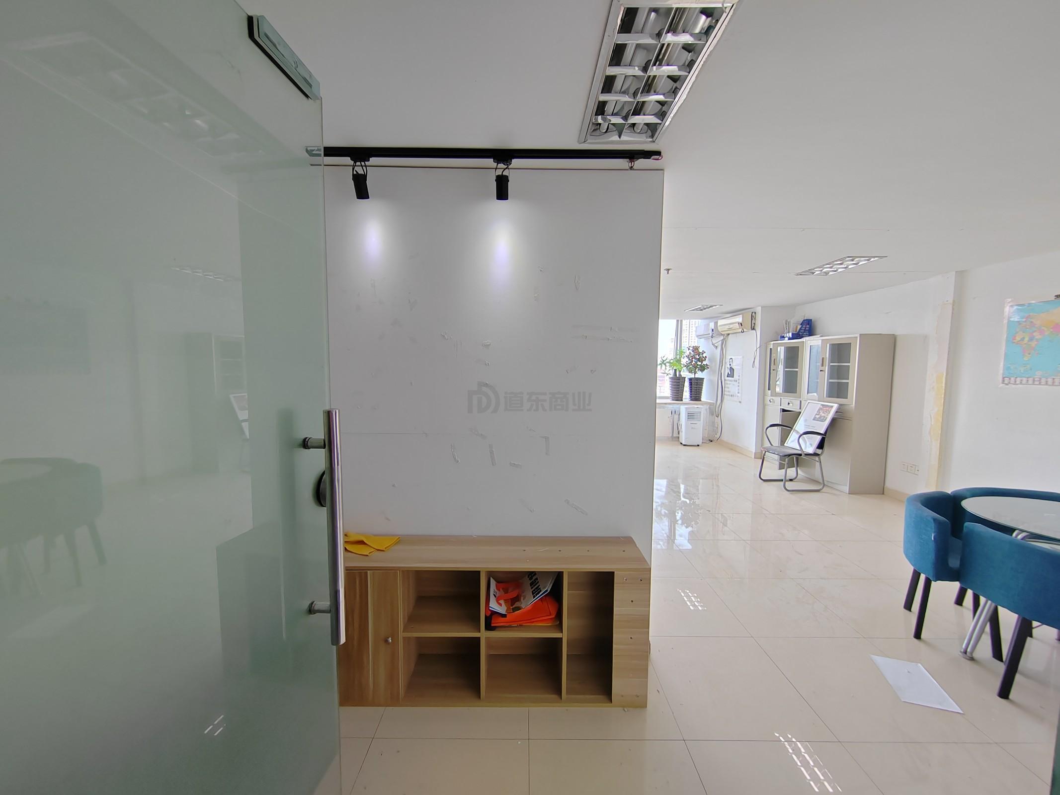 百脑汇科技大厦120平米办公室出租