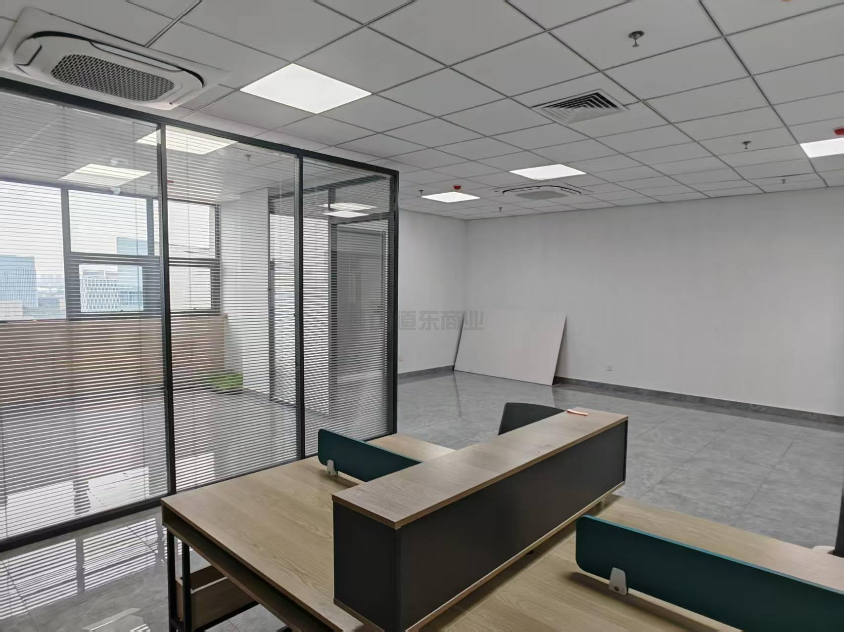 龙创大厦面积92平