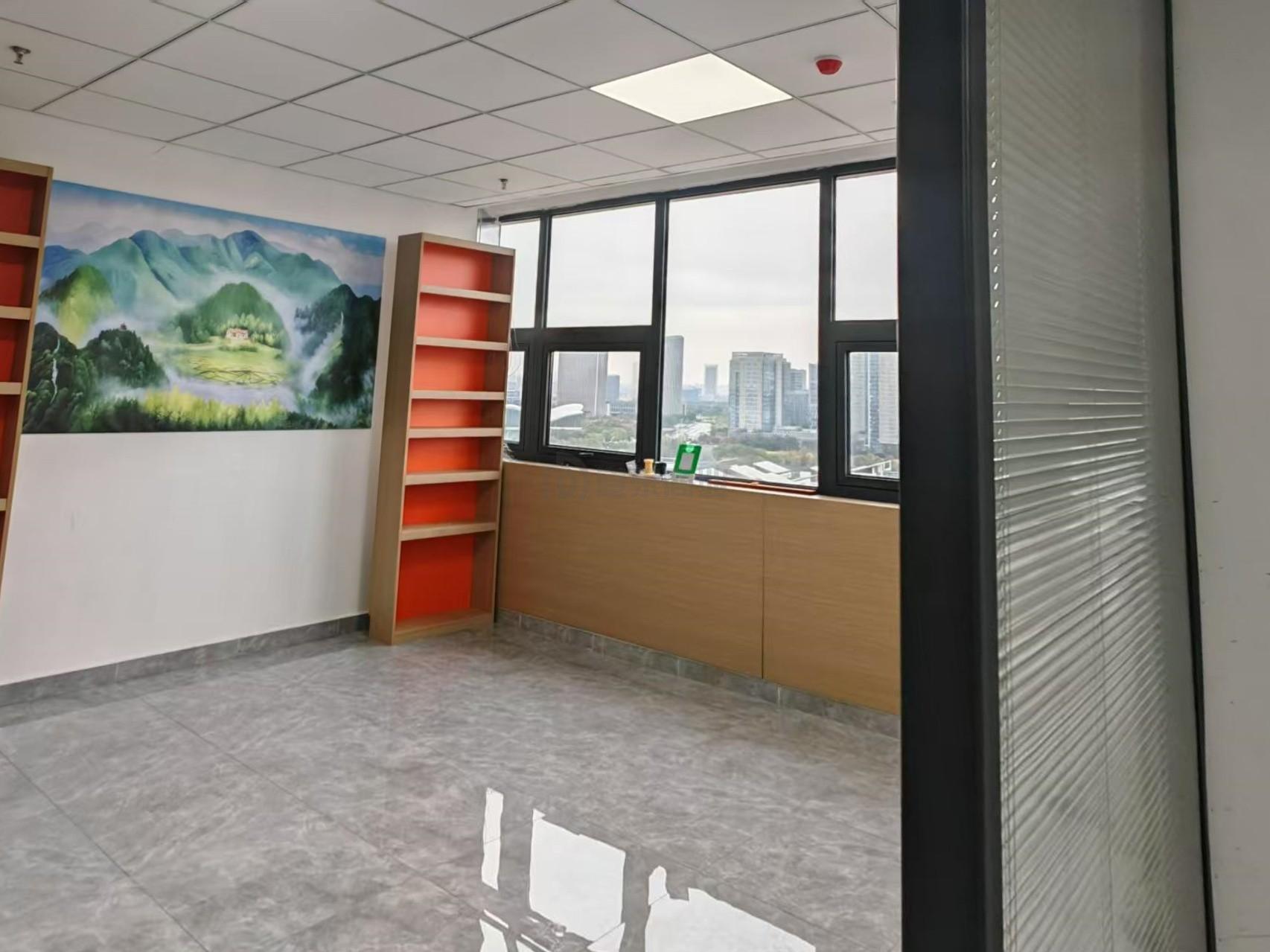 龙创大厦面积92平