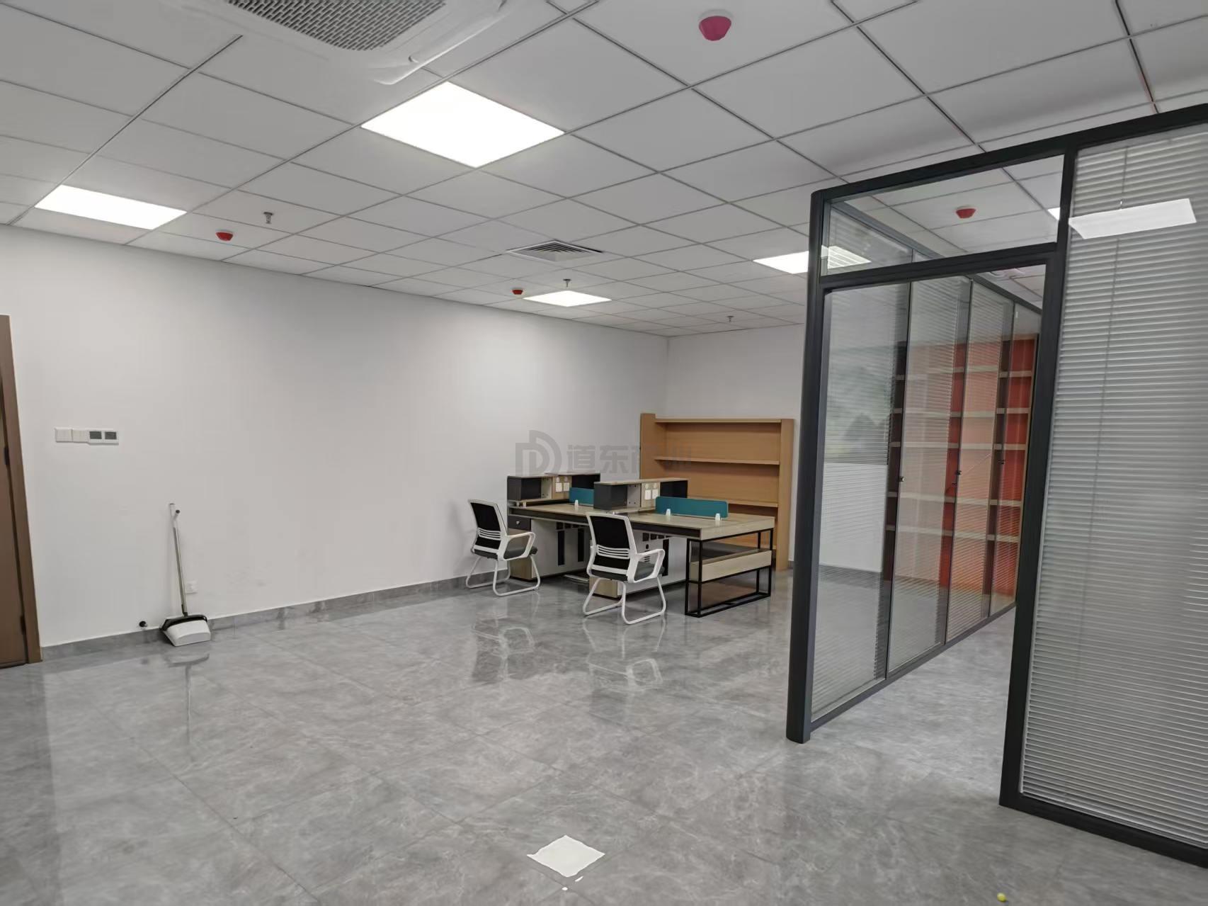 龙创大厦面积92平