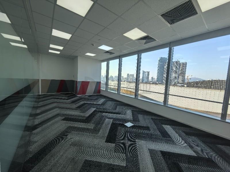 国金中心面积1610平