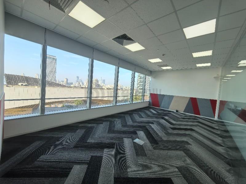 国金中心面积1610平