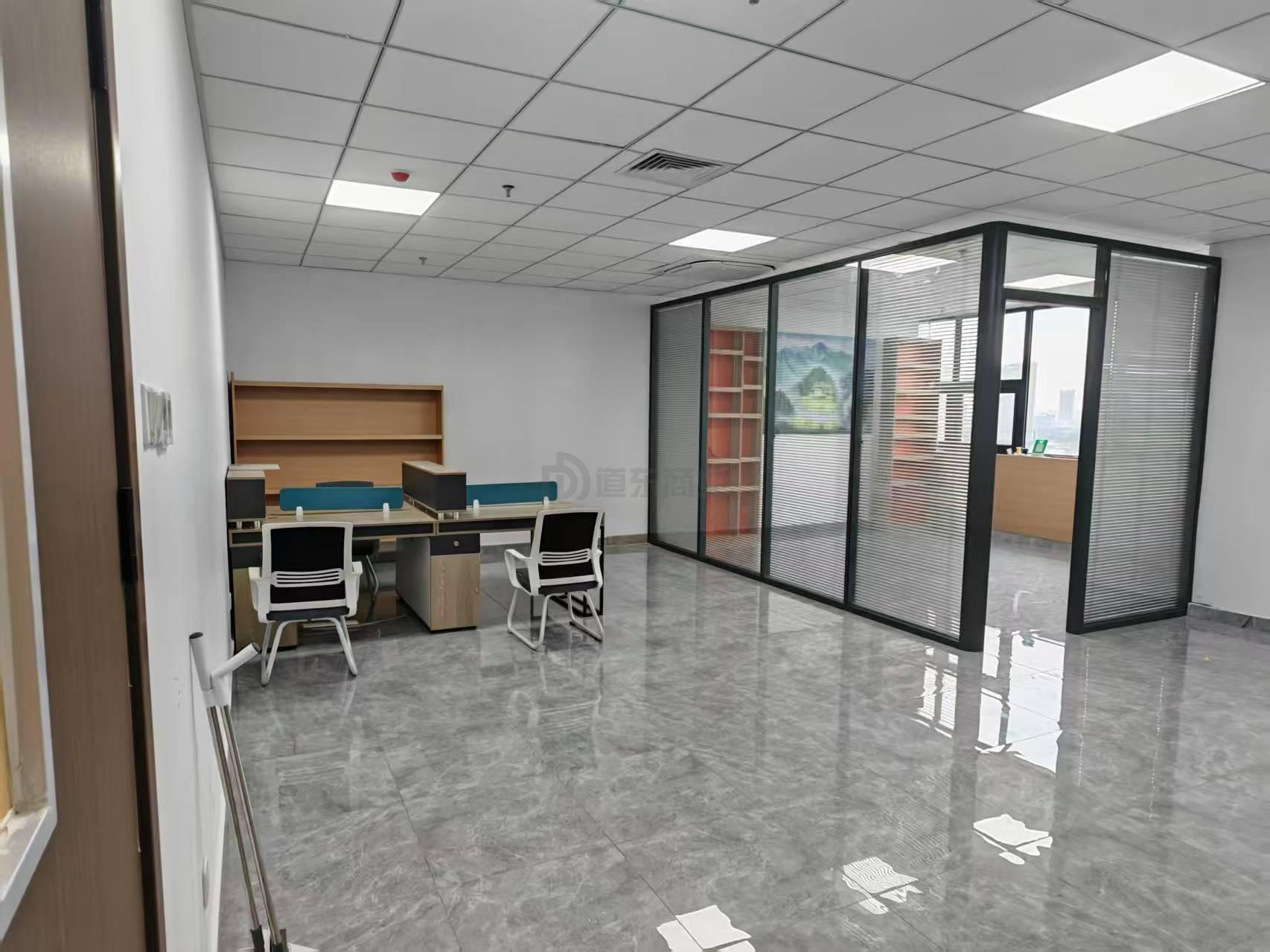 龙创大厦面积92