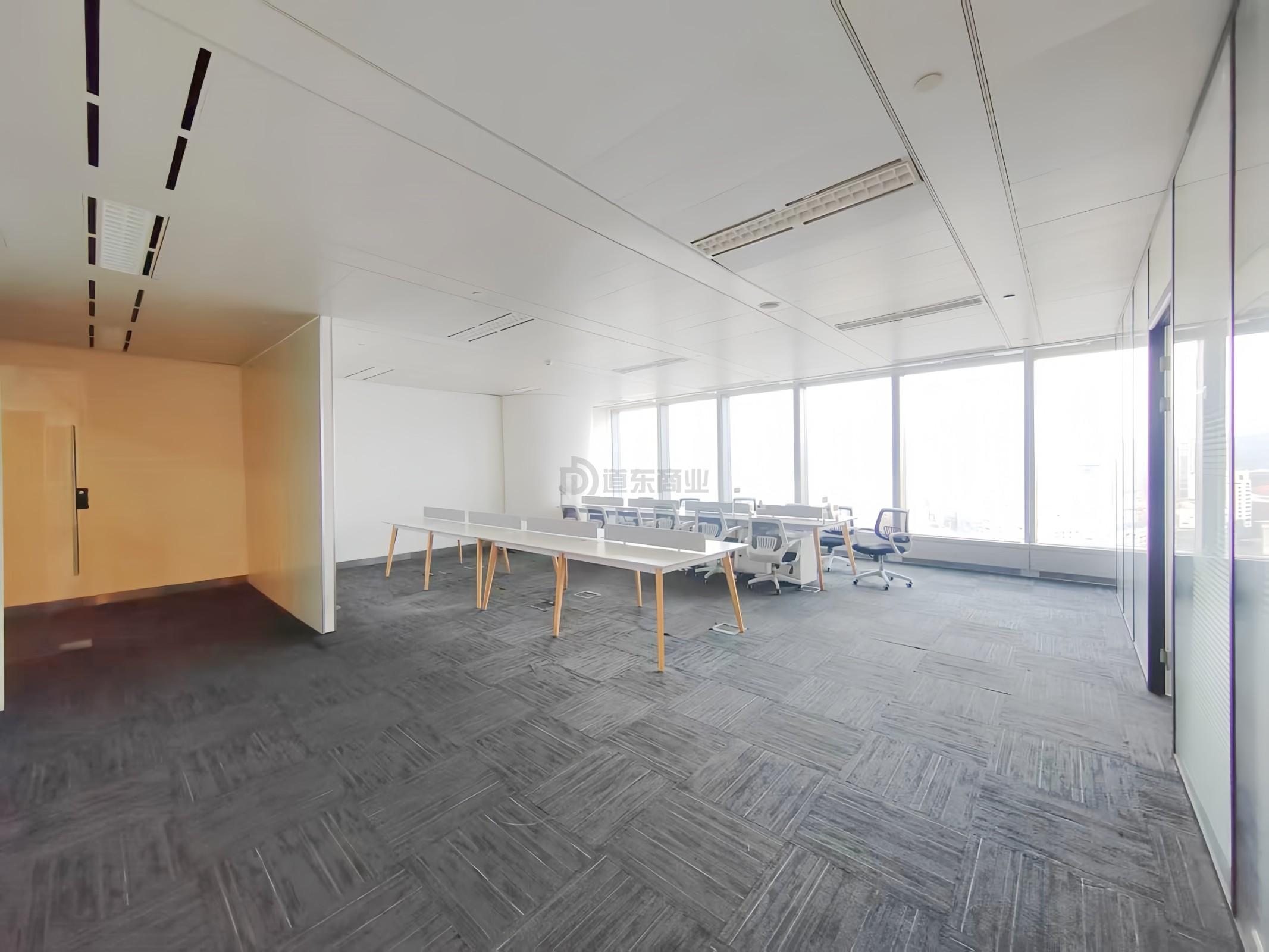 恒隆广场130平米办公室出租