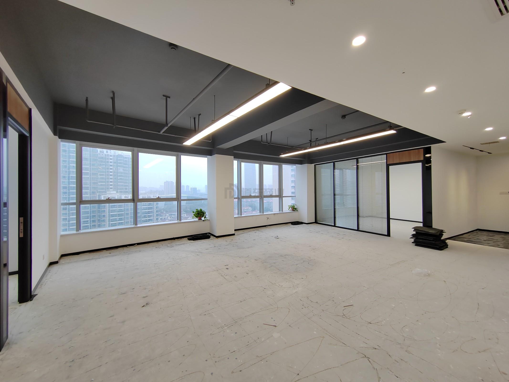 潜心数科大厦183平米办公室出租