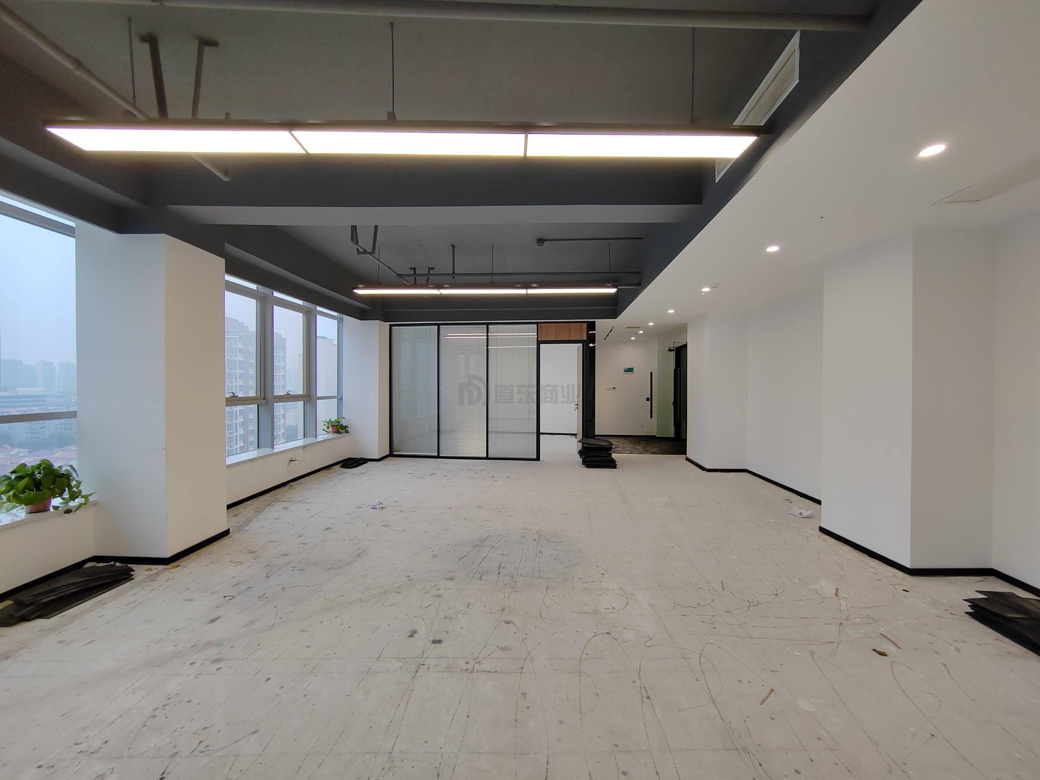 潜心数科大厦面积183平