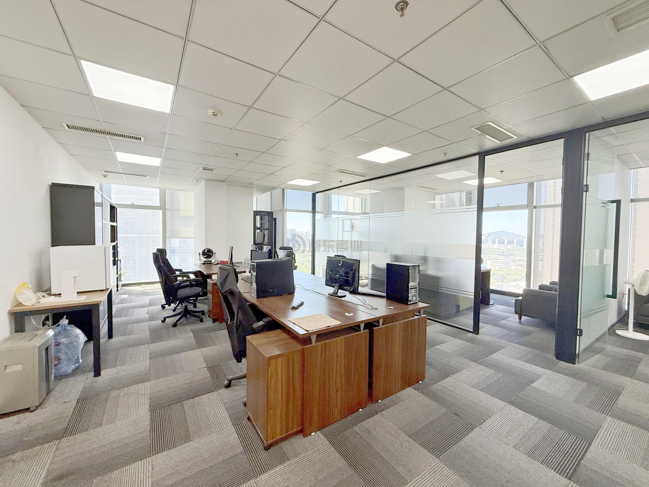 海岸中心137平米办公室出租