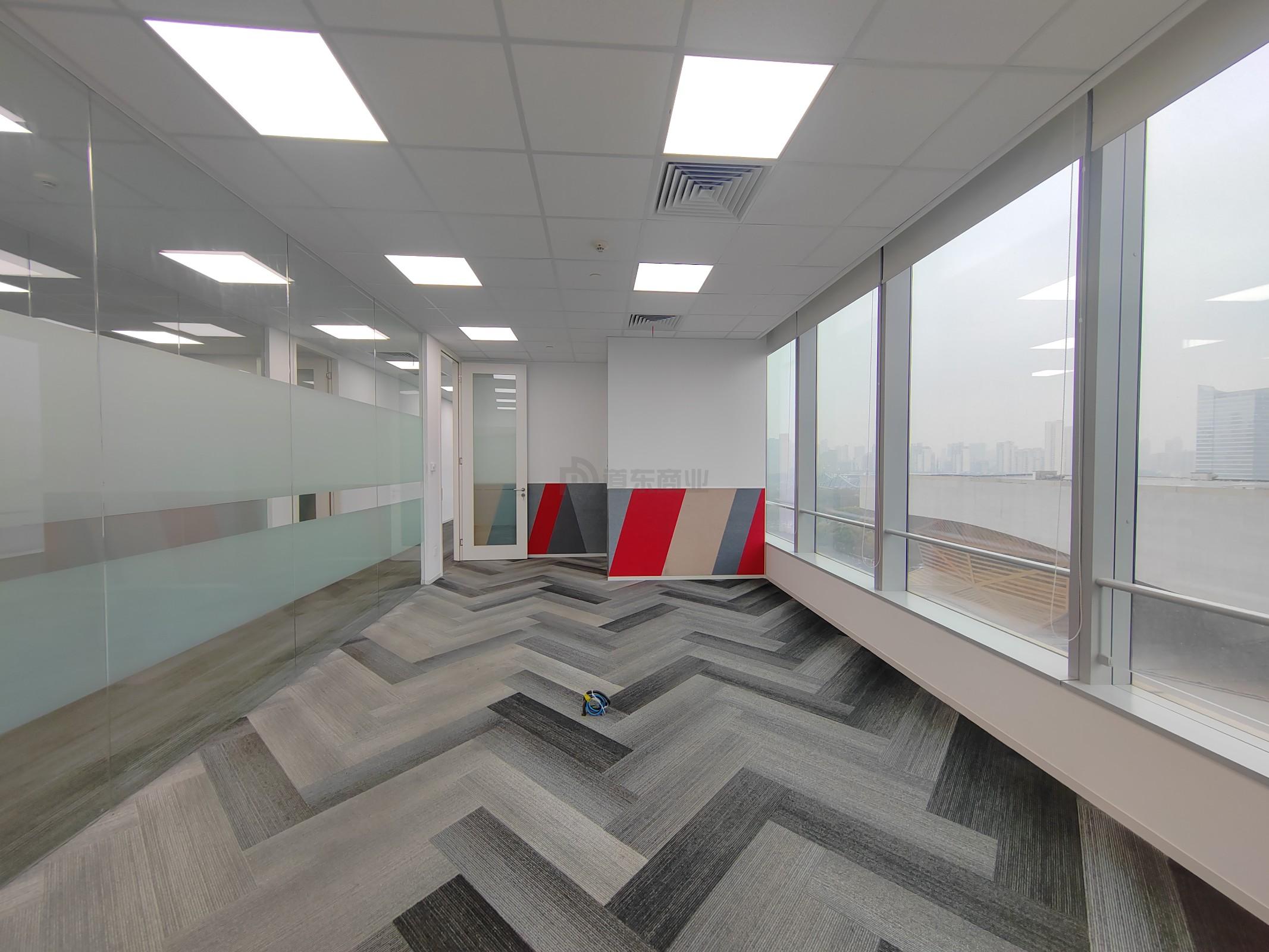 国金中心面积1610平