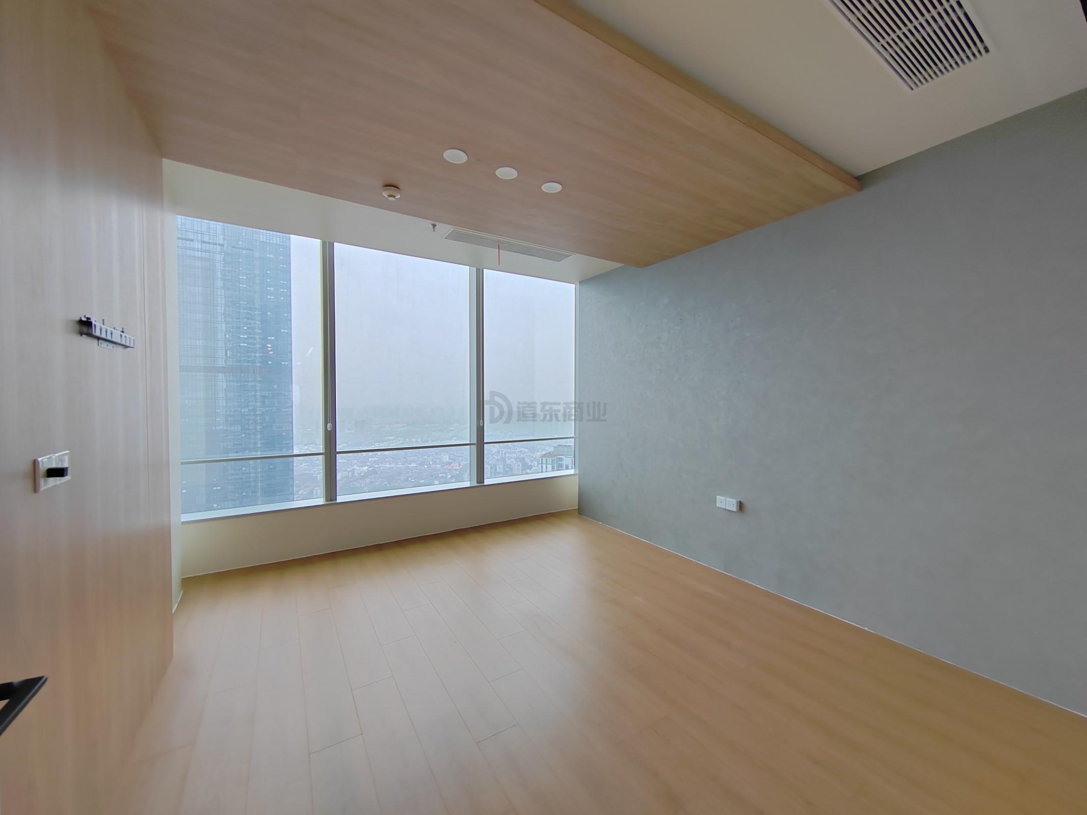 国金中心面积3000平