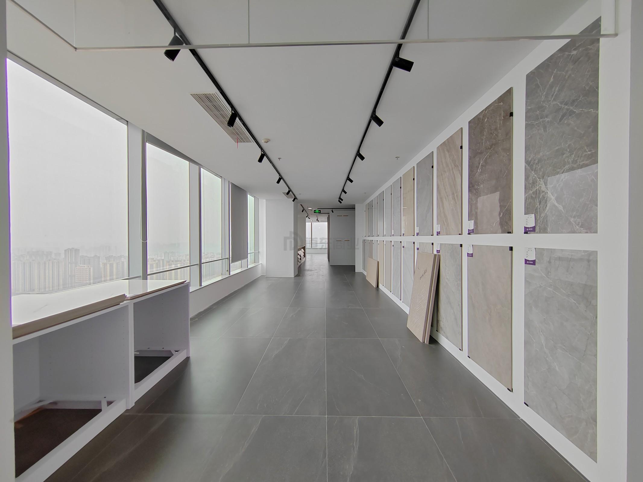 国金中心面积3000平