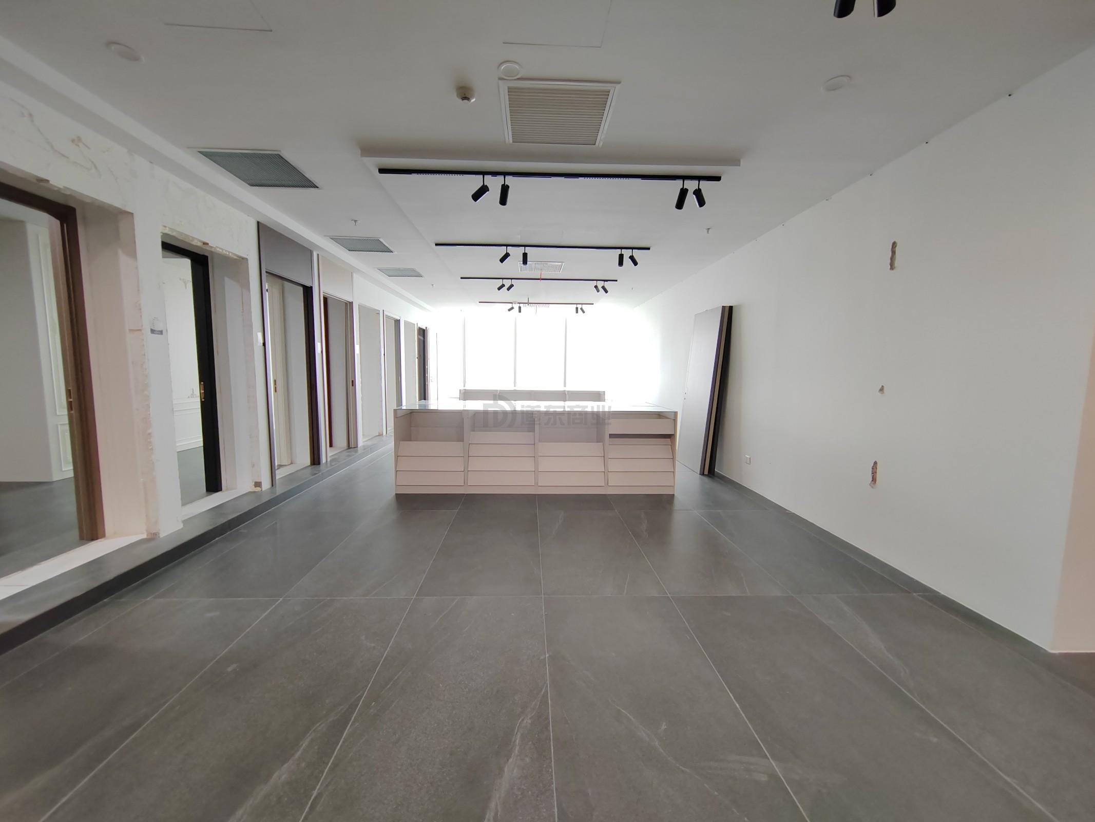 国金中心面积3000平