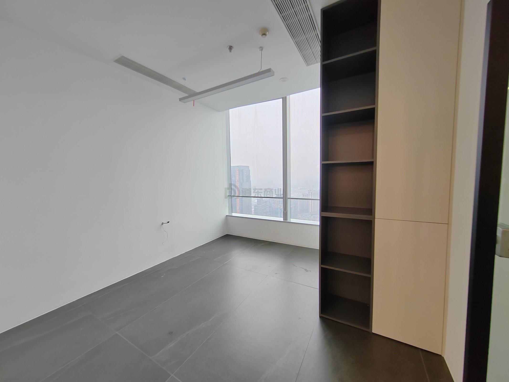 国金中心面积3000平