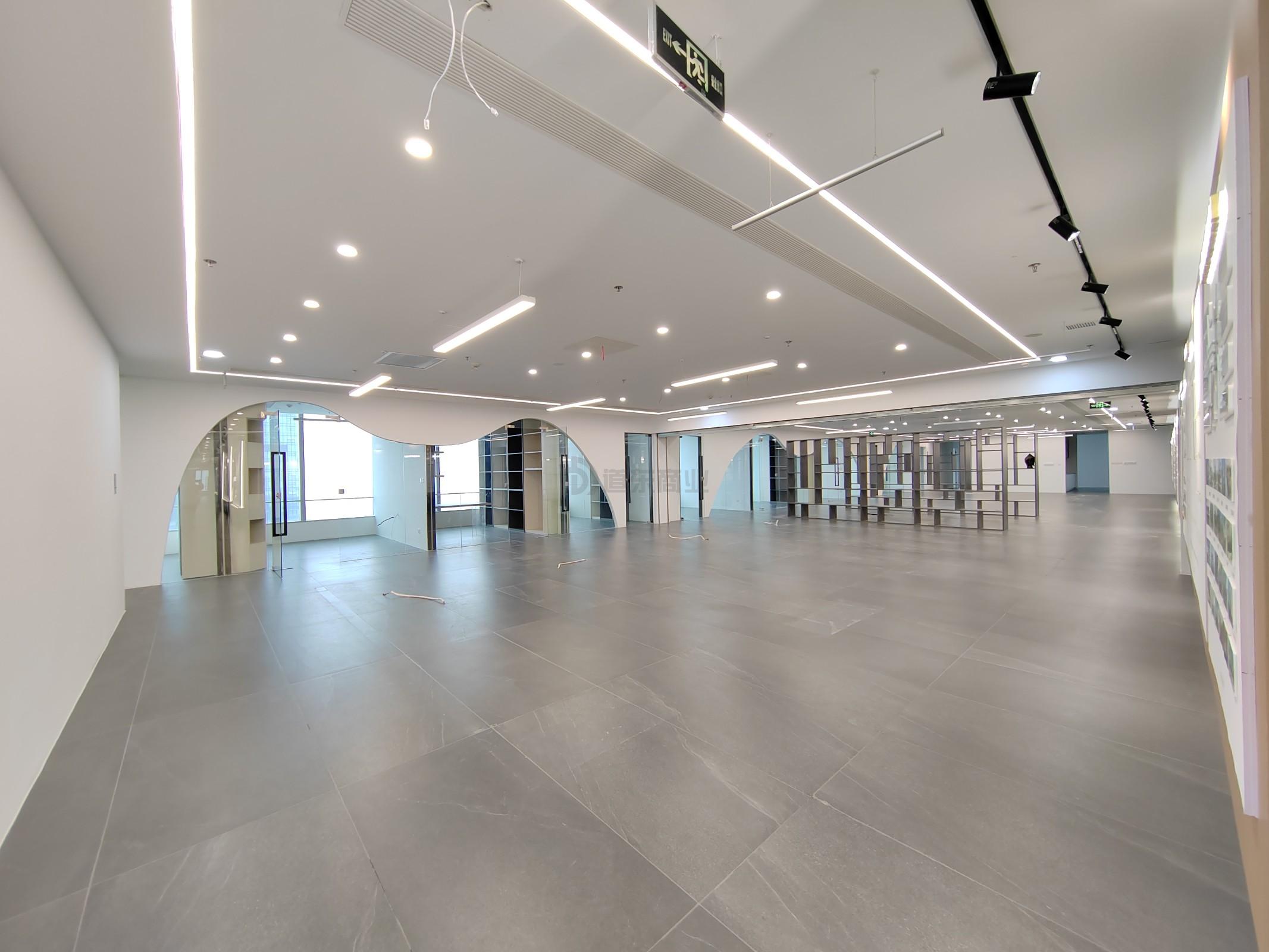 国金中心面积3000平