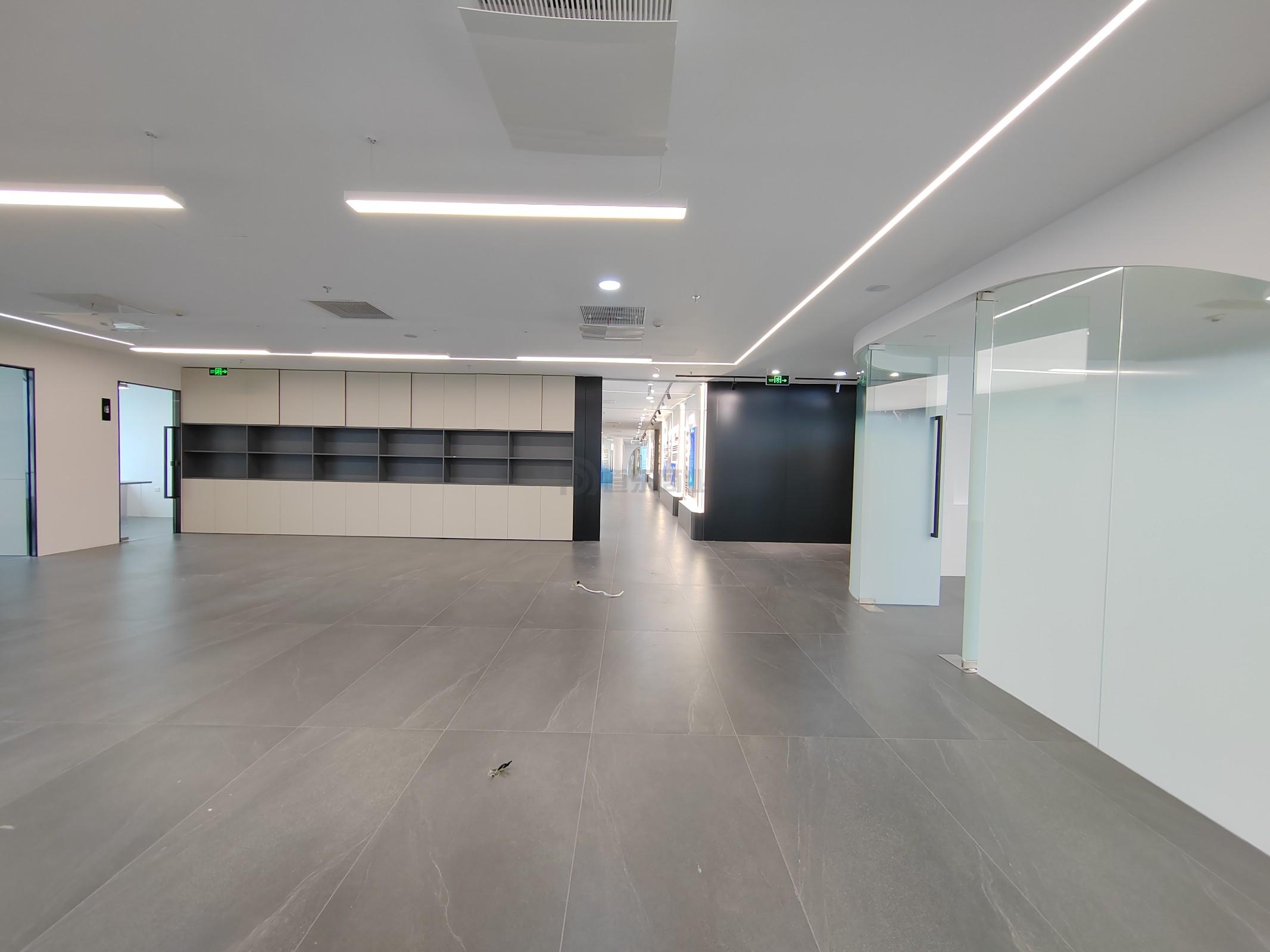 国金中心面积3000平