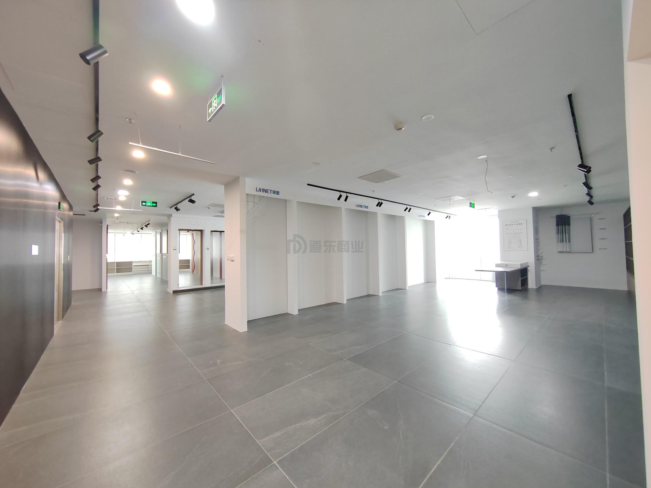 国金中心面积3000平