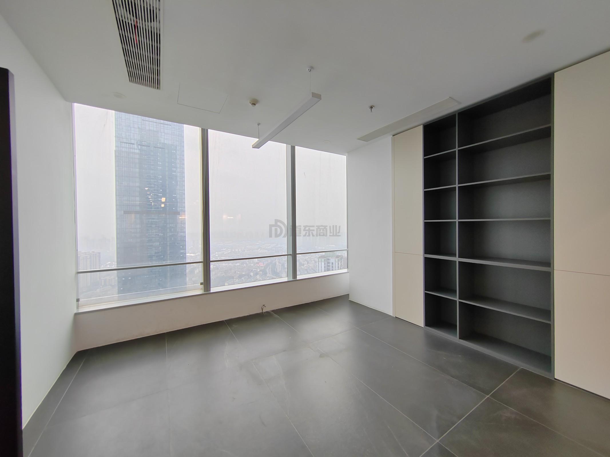 国金中心面积3000平