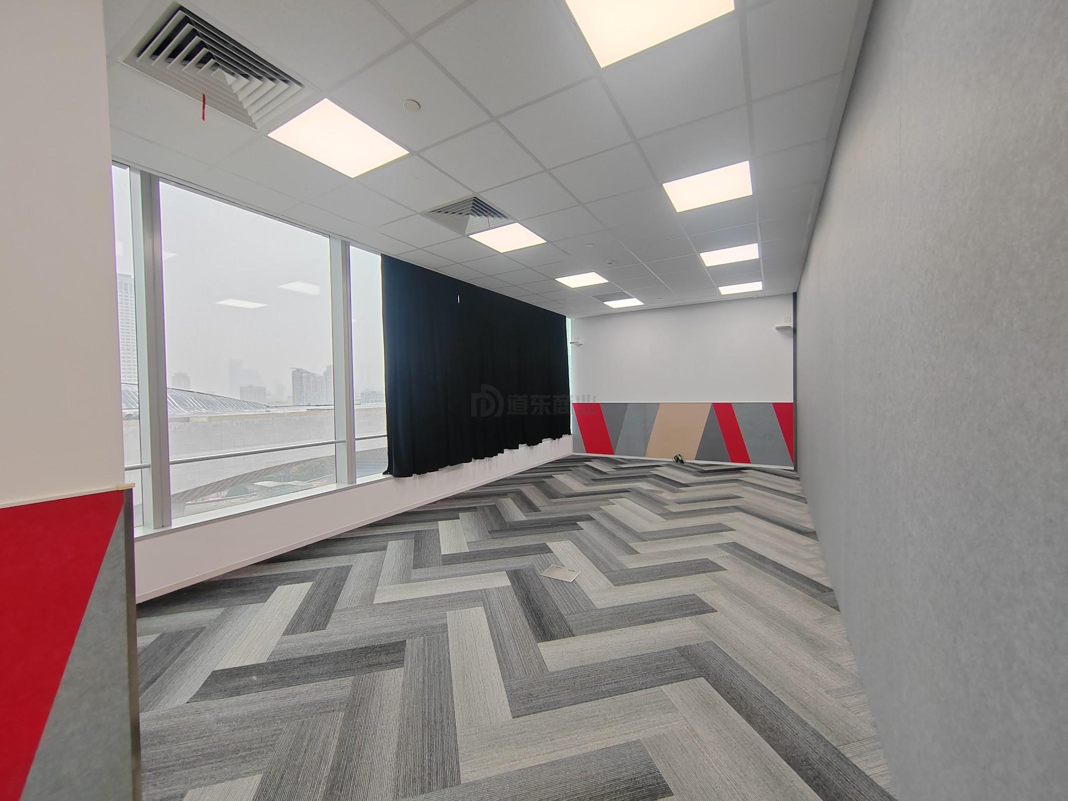 国金中心面积1610平