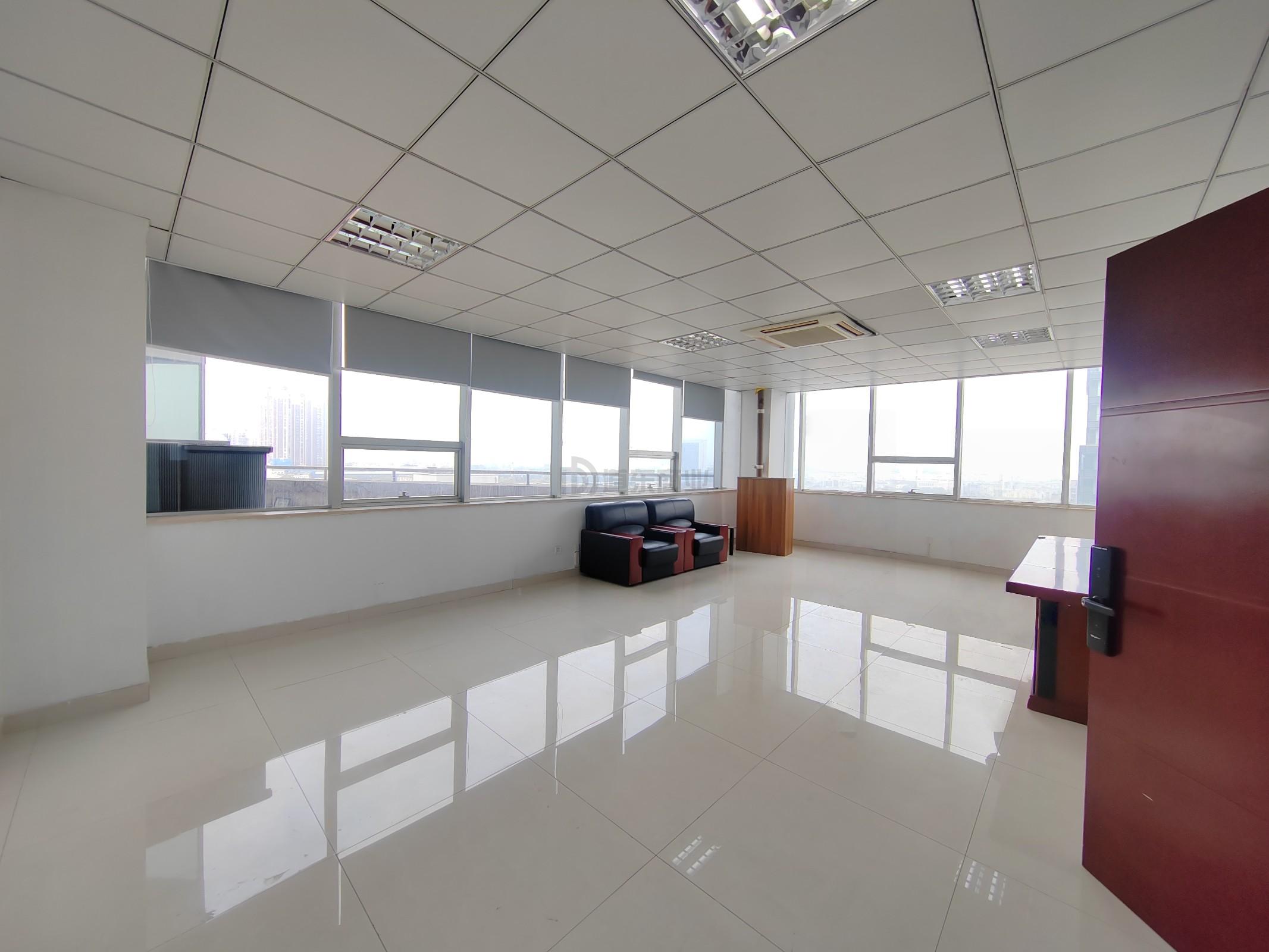 清华创新大厦面积67平